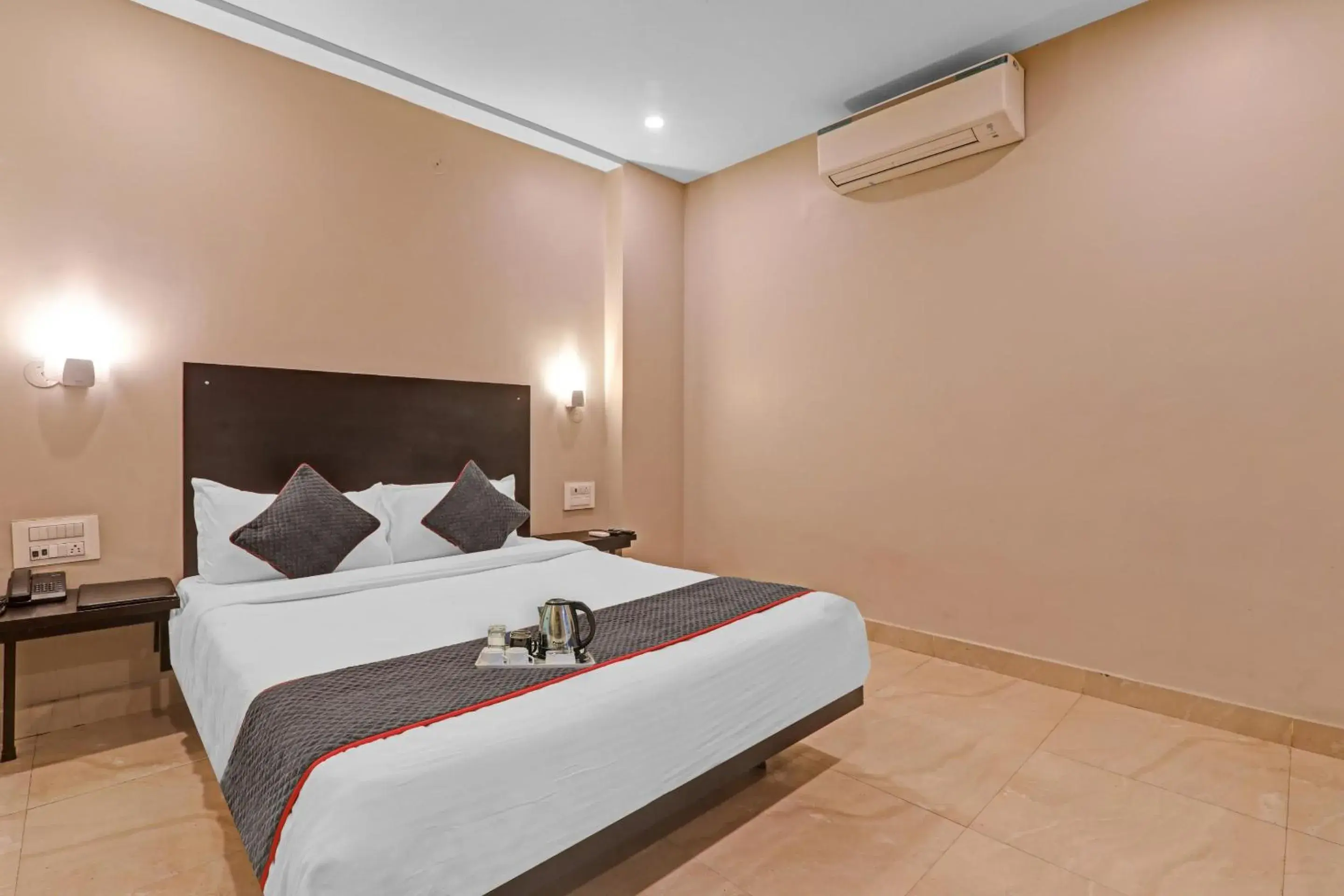 Deluxe Triple Room - single occupancy in Townhouse Amaraa Hotel Near Phoenix Palassio Deluxe Triple Room - single occupancy in Townhouse Amaraa Hotel Near Phoenix Palassio