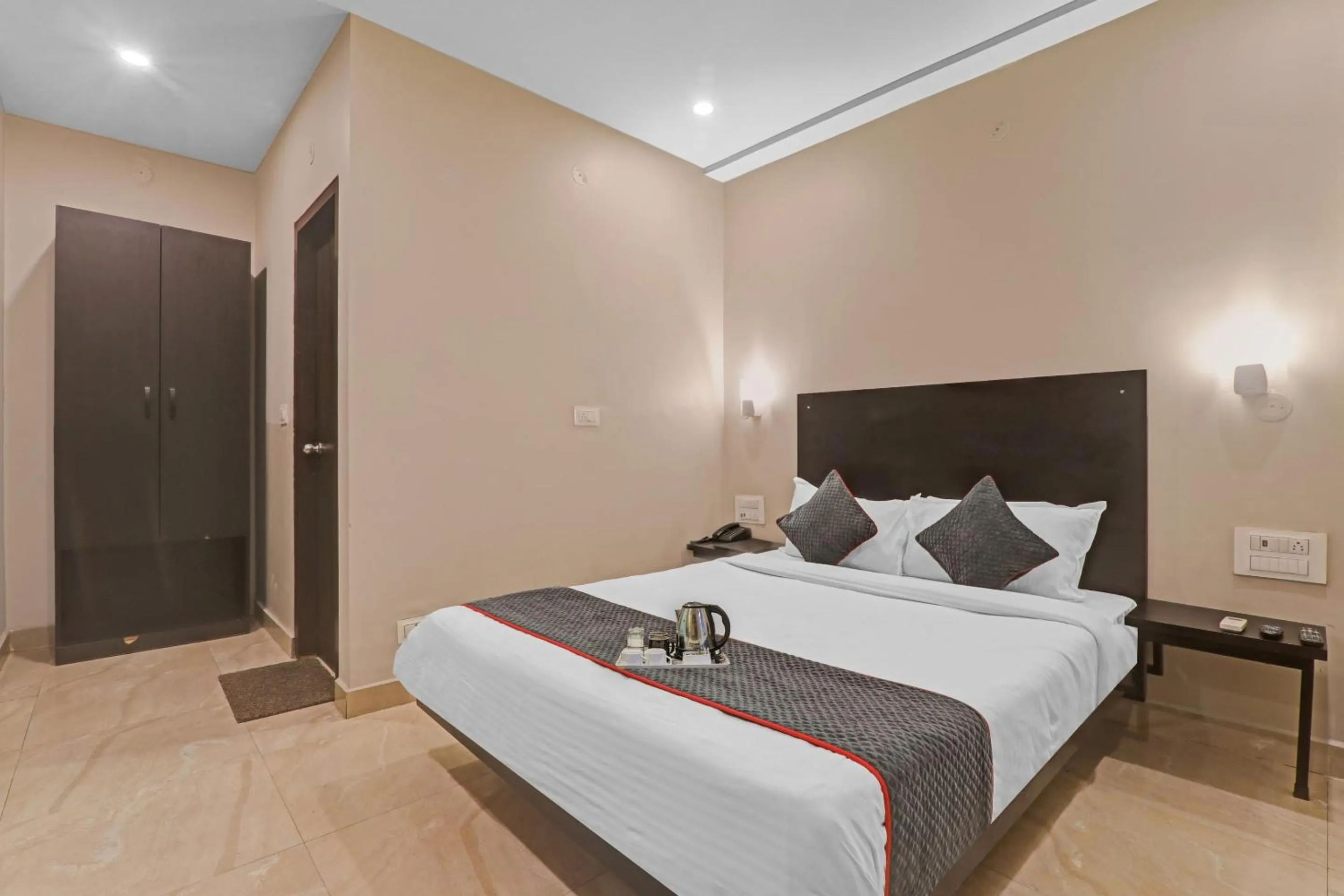 Bedroom in Super Townhouse Amaraa Hotel Near Phoenix Palassio