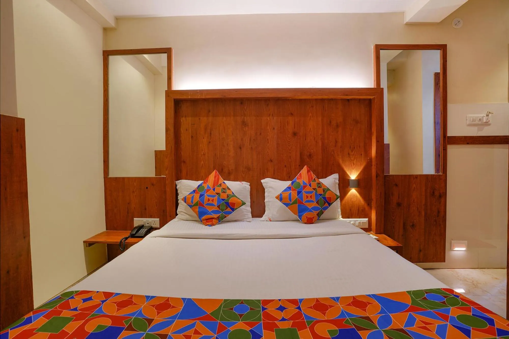 Bed in Via Super 7 Inn- Nr Rabale Station