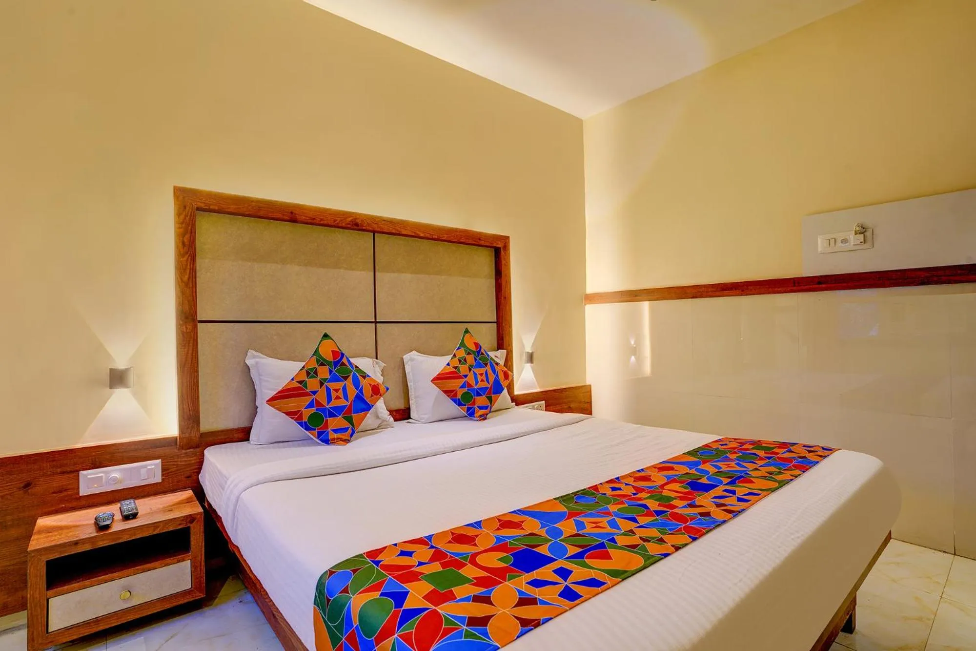 Bed in Via Super 7 Inn- Nr Rabale Station