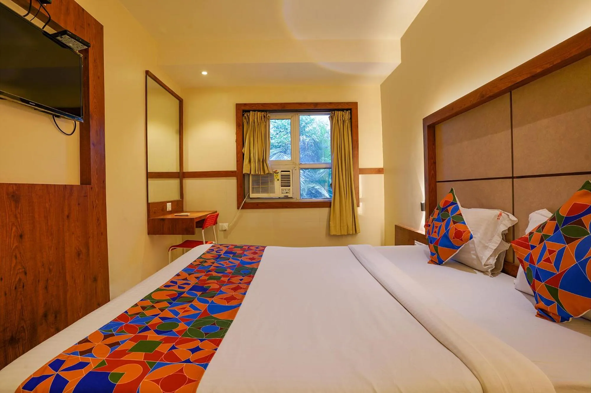 Bed in Via Super 7 Inn- Nr Rabale Station