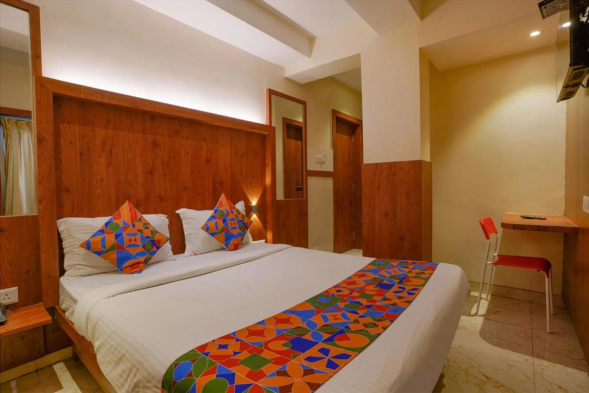 Bed in Via Super 7 Inn- Nr Rabale Station