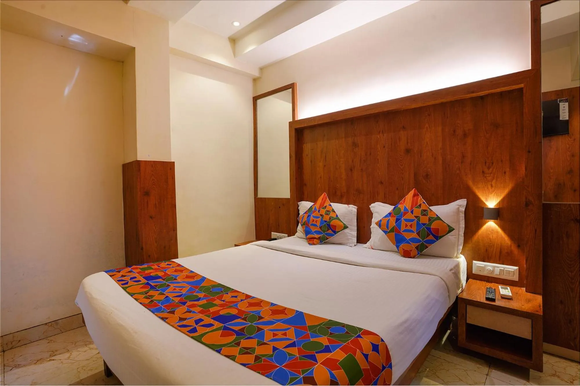 Bed in Via Super 7 Inn- Nr Rabale Station