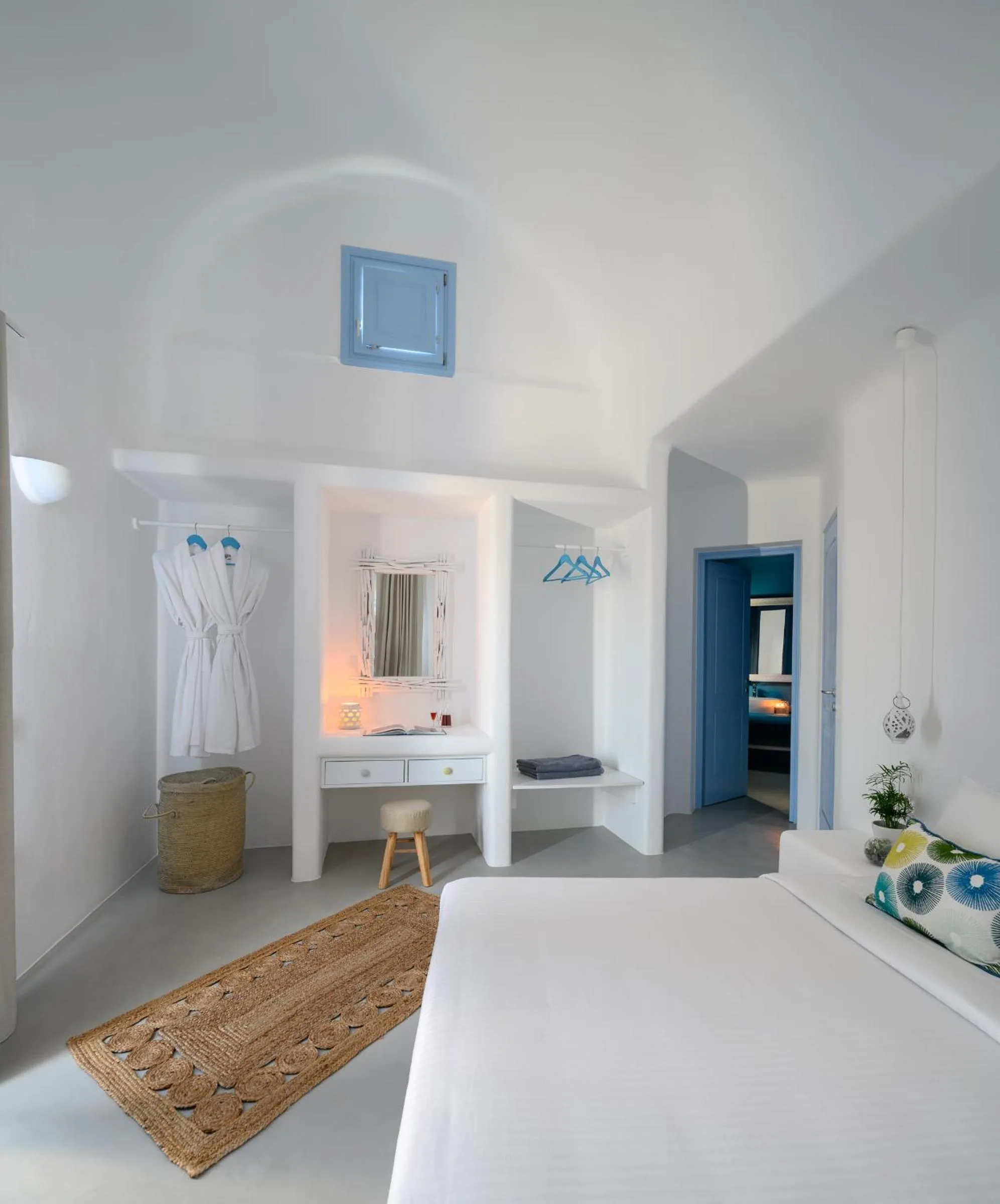 Toilet, Bed in Este Luxury Suites