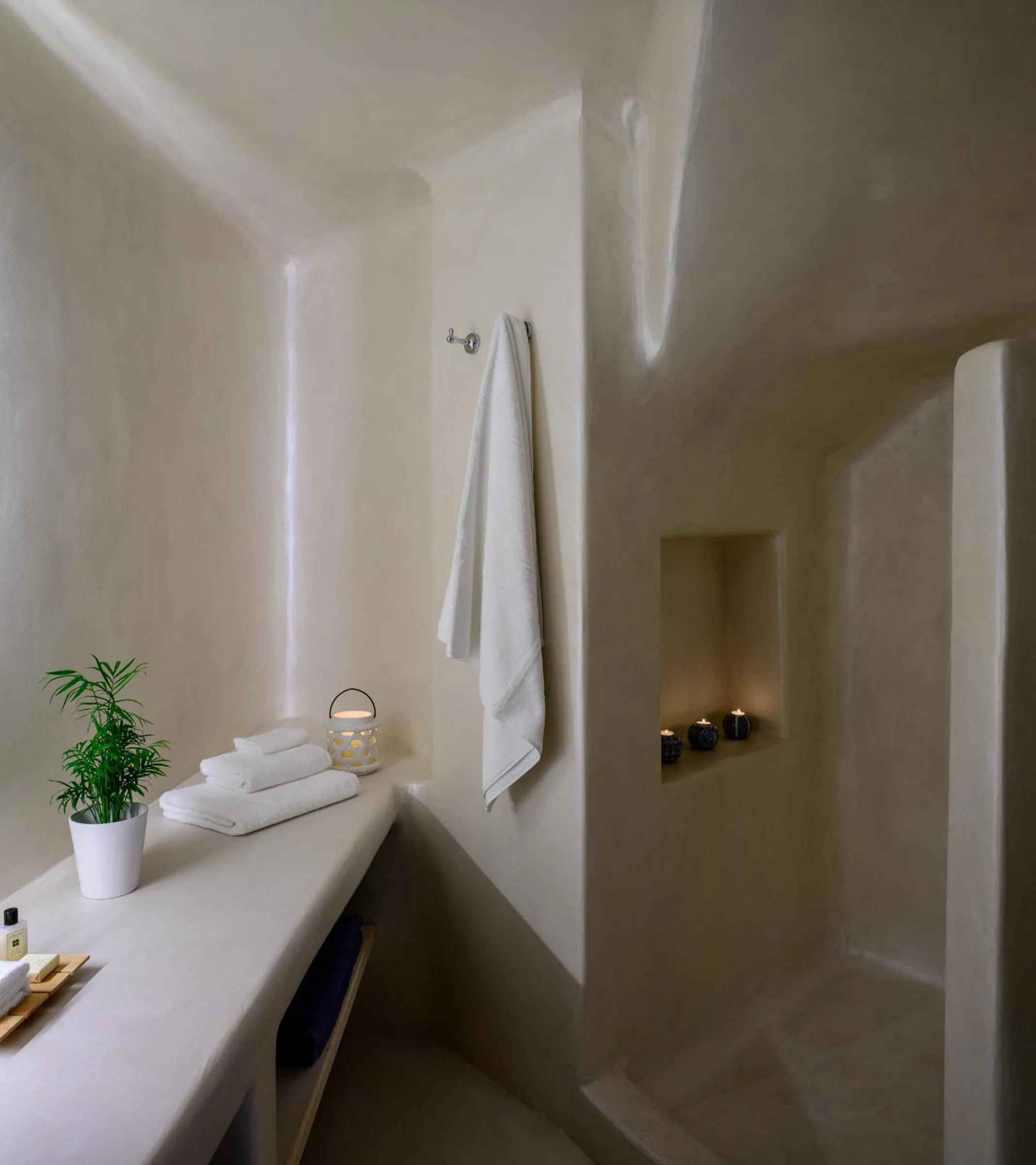 Shower in Este Luxury Suites