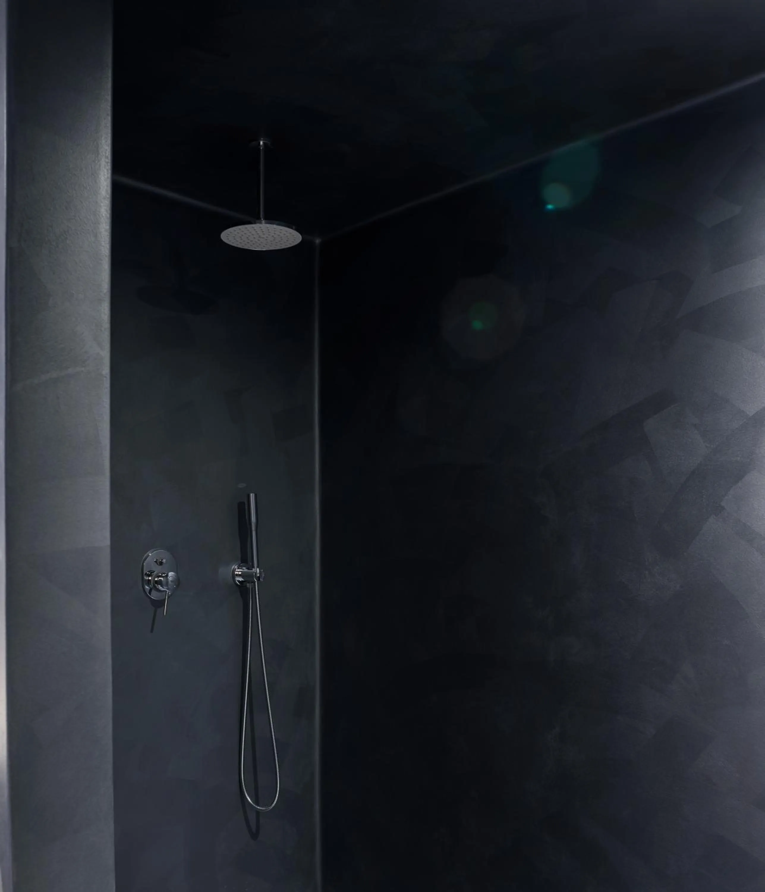 Shower in Este Luxury Suites