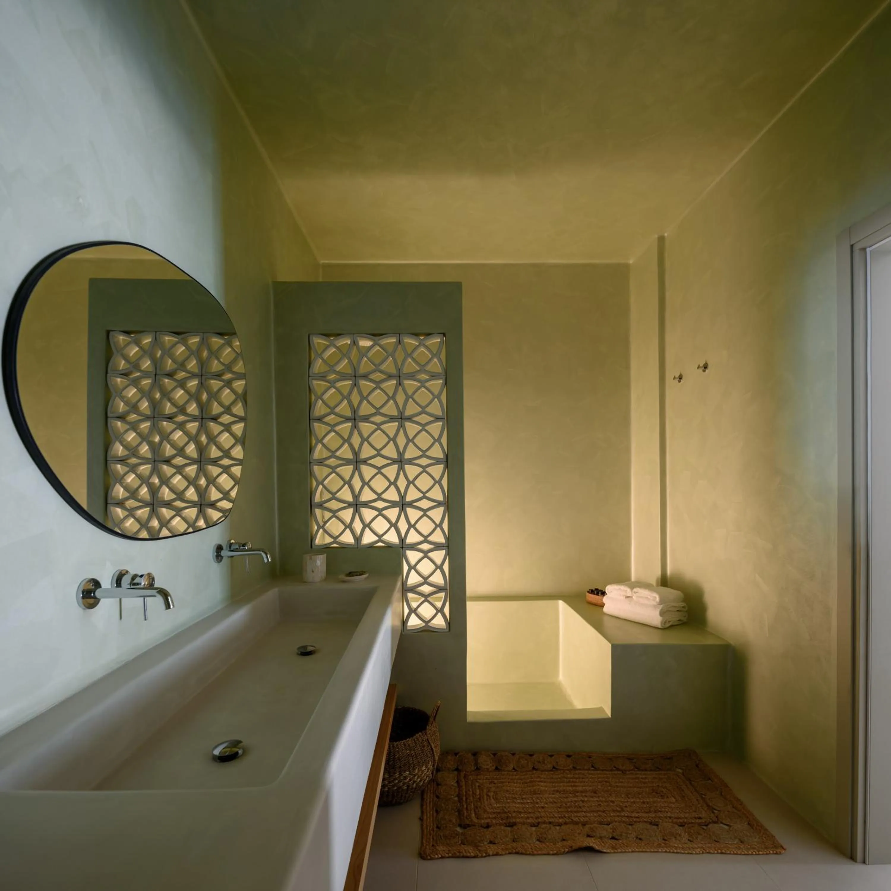 Shower in Este Luxury Suites