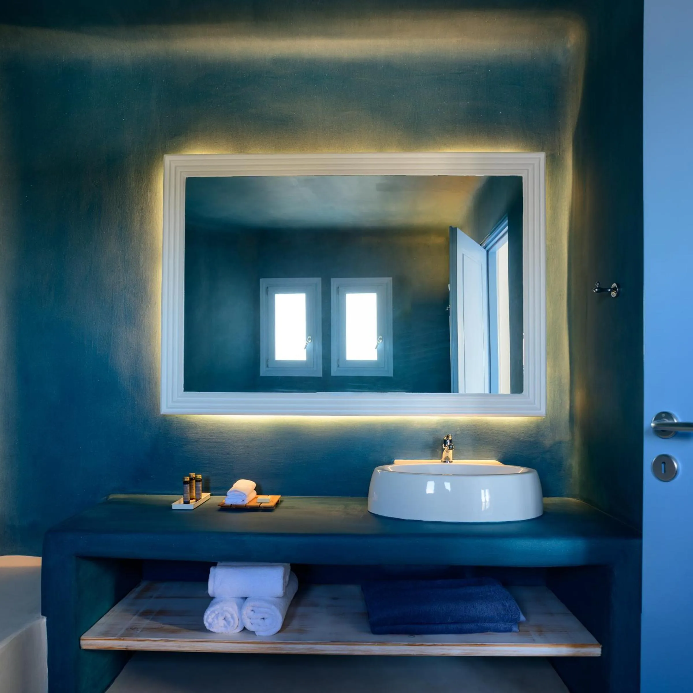 Shower in Este Luxury Suites