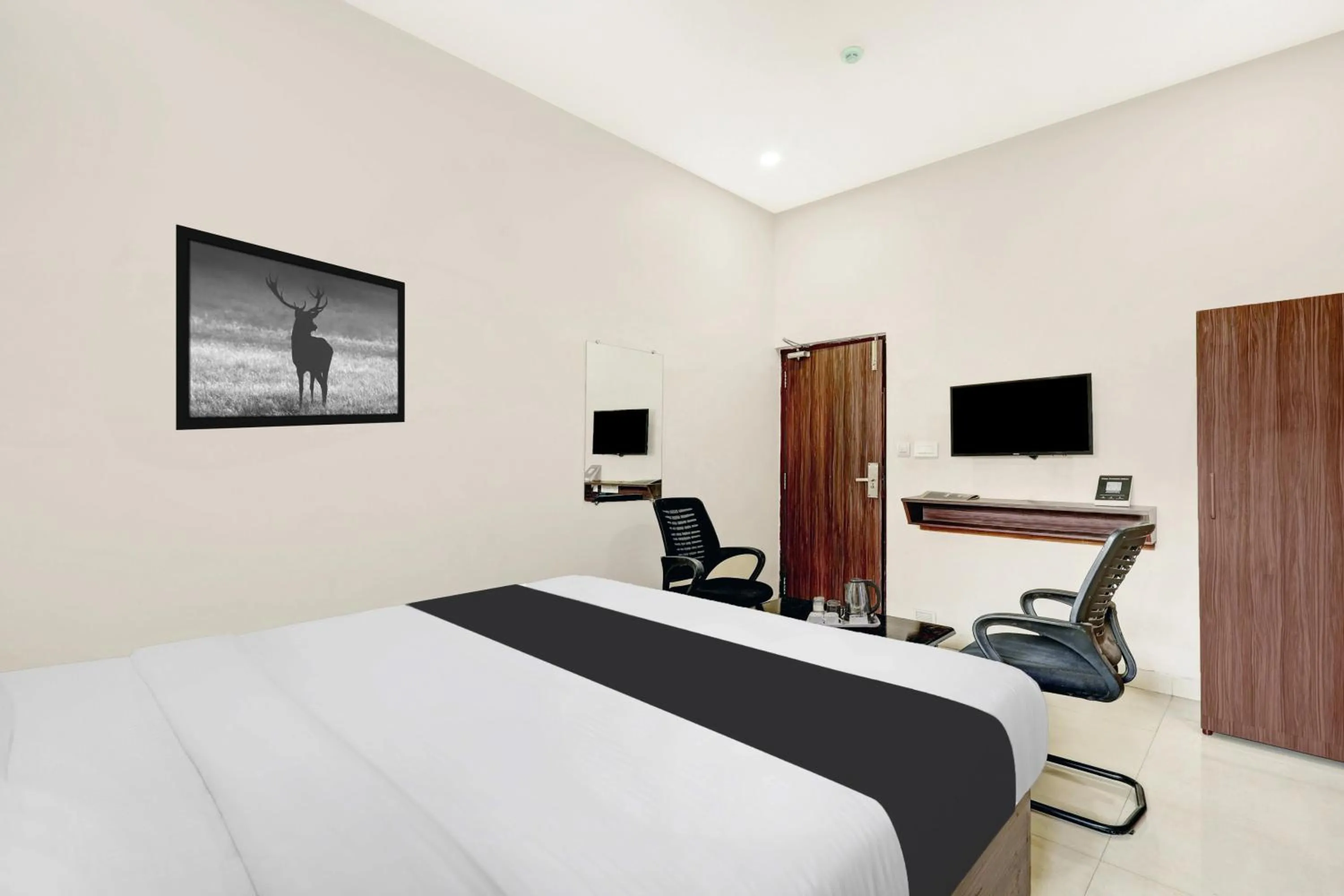 Bedroom, Bed in Collection O Dabagardens Near RK Beach