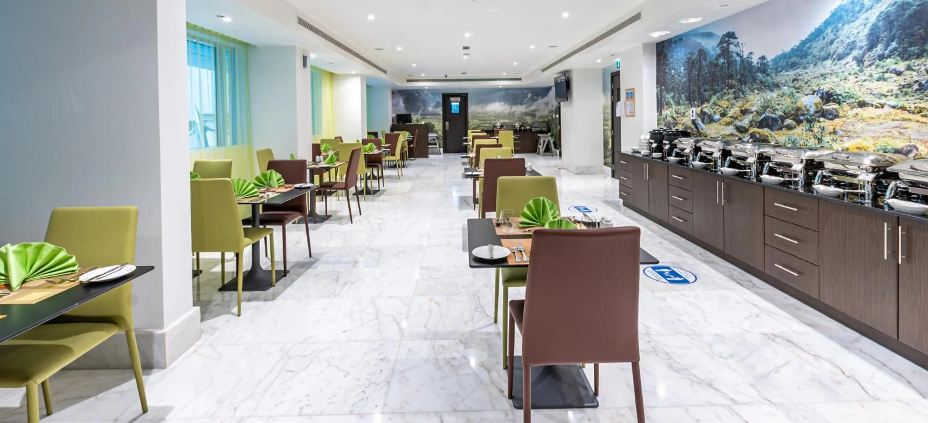 Restaurant/places to eat in Gravity Hotel Abu Dhabi