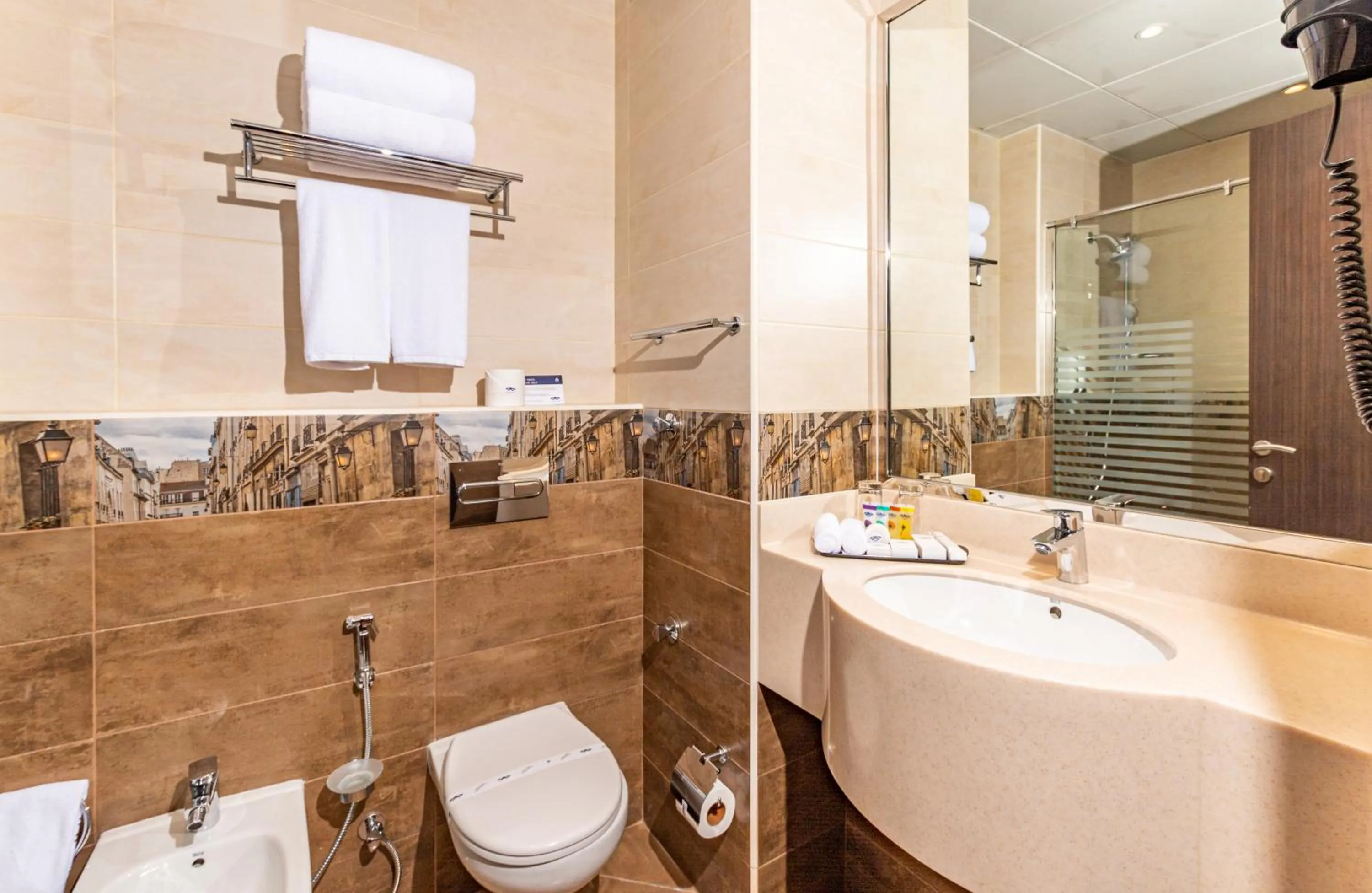 Shower in Gravity Hotel Abu Dhabi