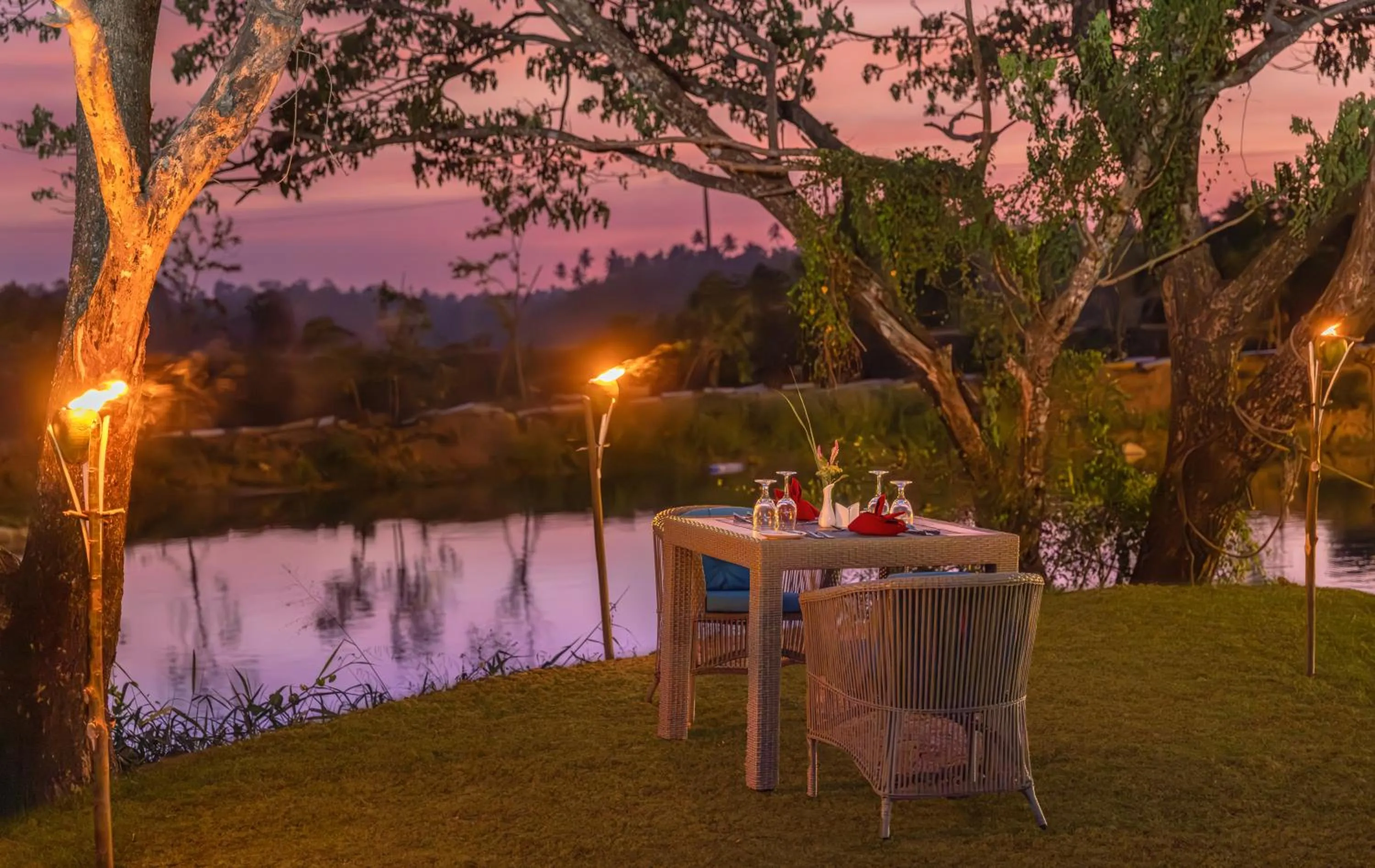Dining area in Bolagala Agro Floating Resort