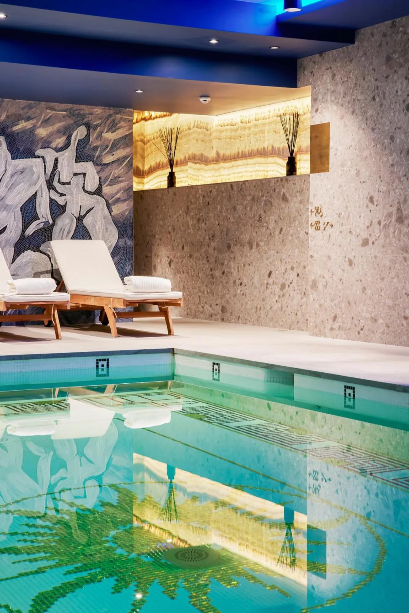 Swimming pool in Juliana Hotel & Spa - Brussels Centre