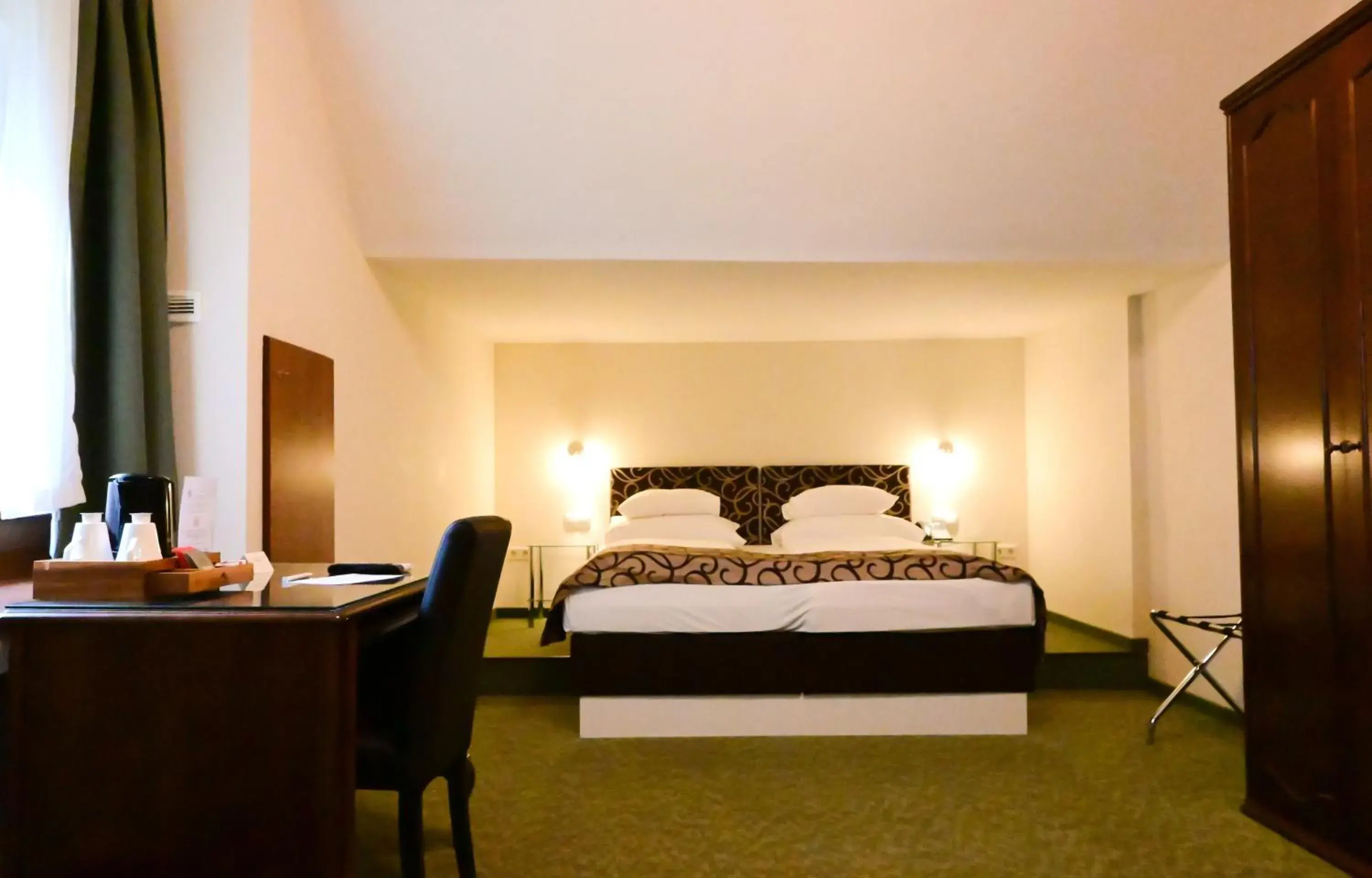 Economy Double Room in Palais-Hotel Erzherzog Johann Economy Double Room in Palais-Hotel Erzherzog Johann