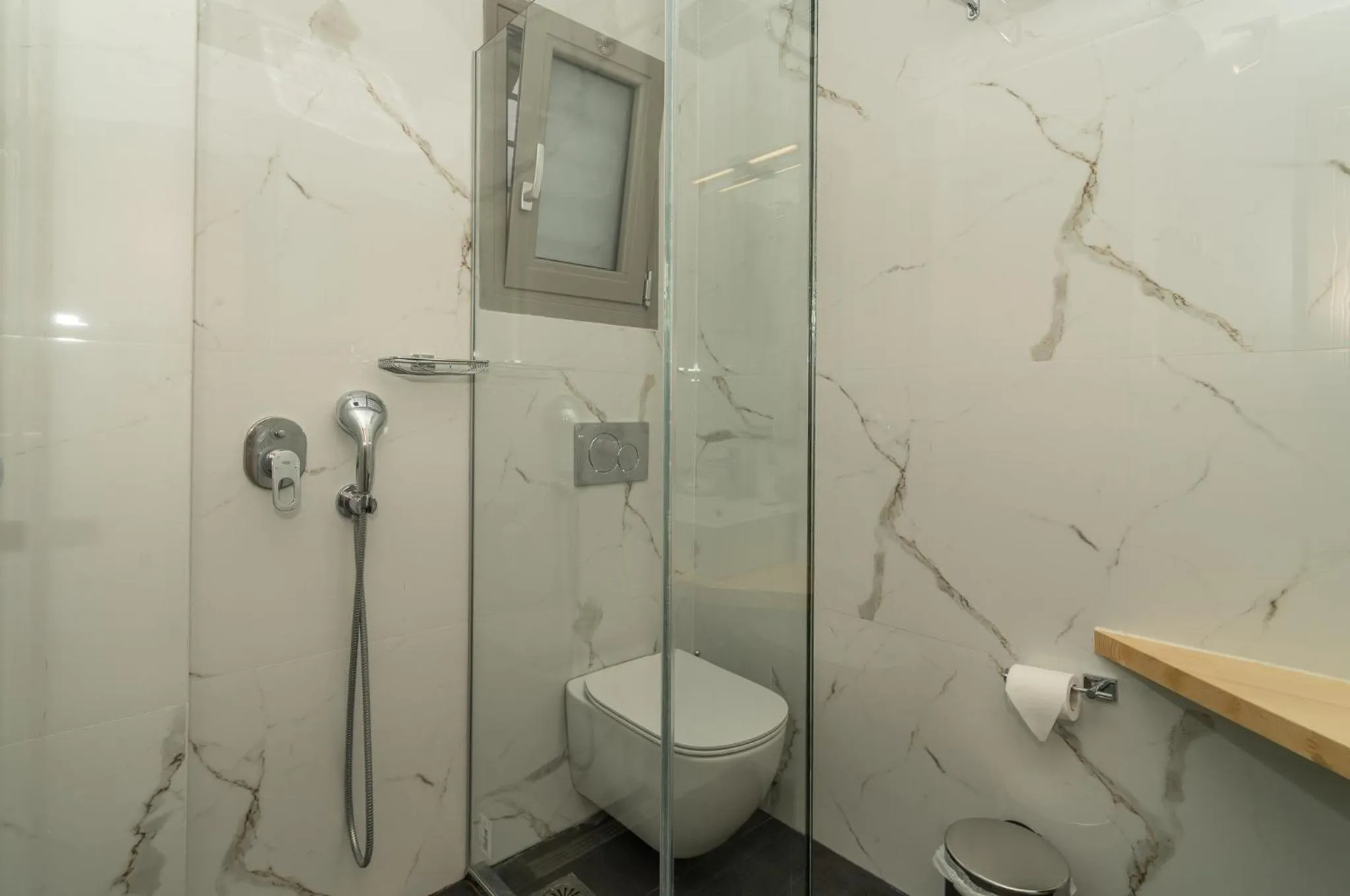 Shower in CARLOS MANSION LUXURY SUITES