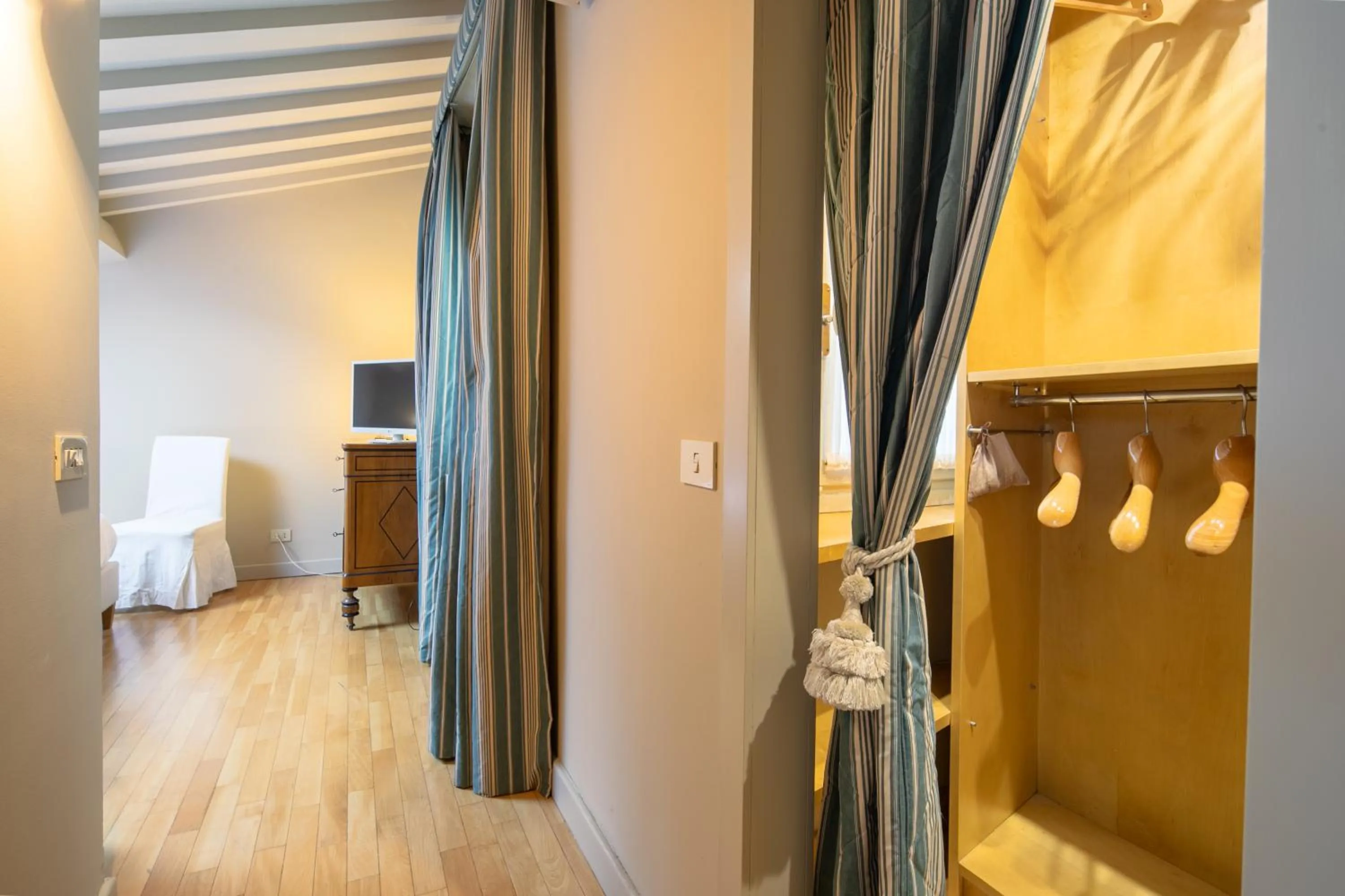 Bedroom, Bed in San Jacopo Top by Mmega