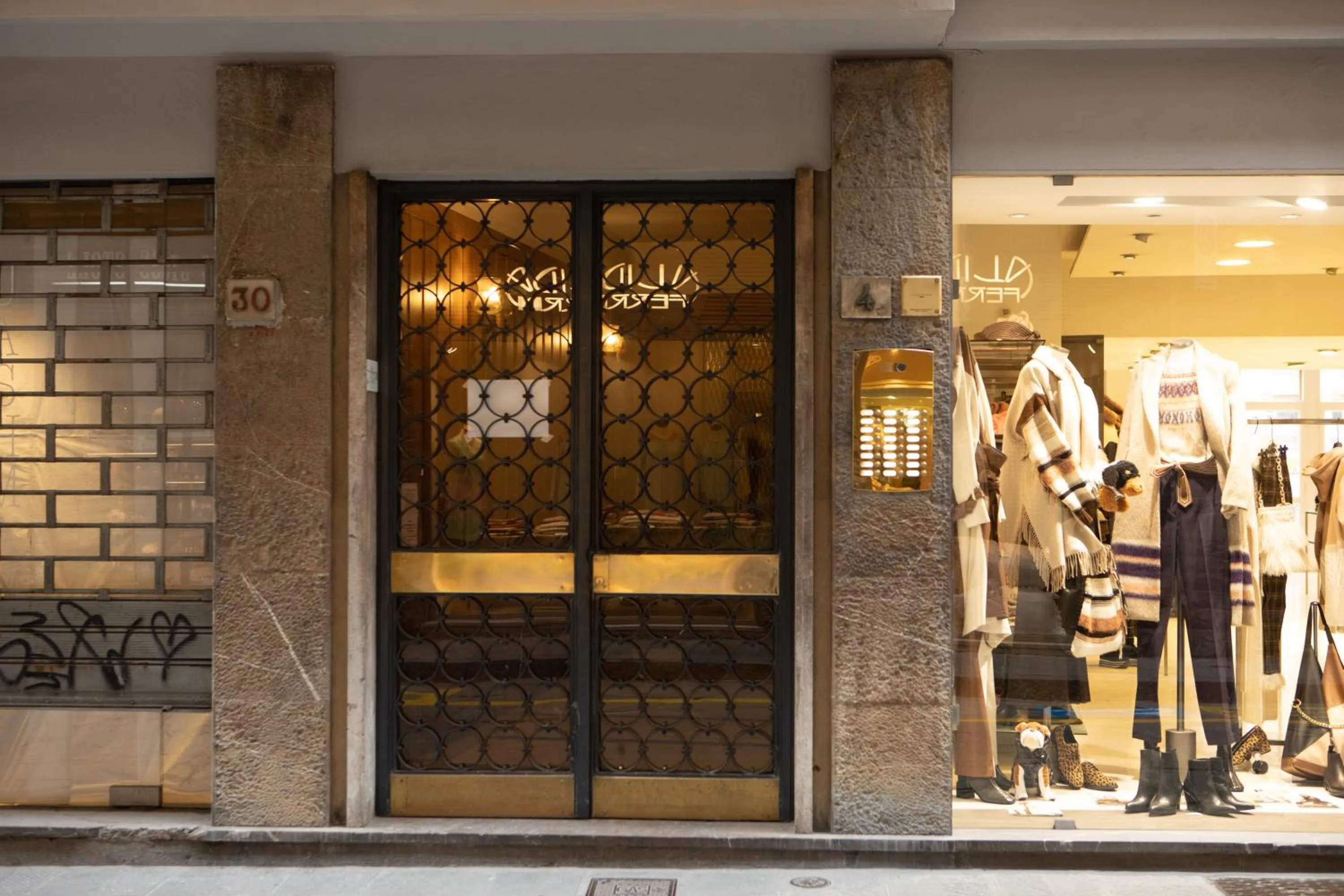 Property building in San Jacopo Top by Mmega