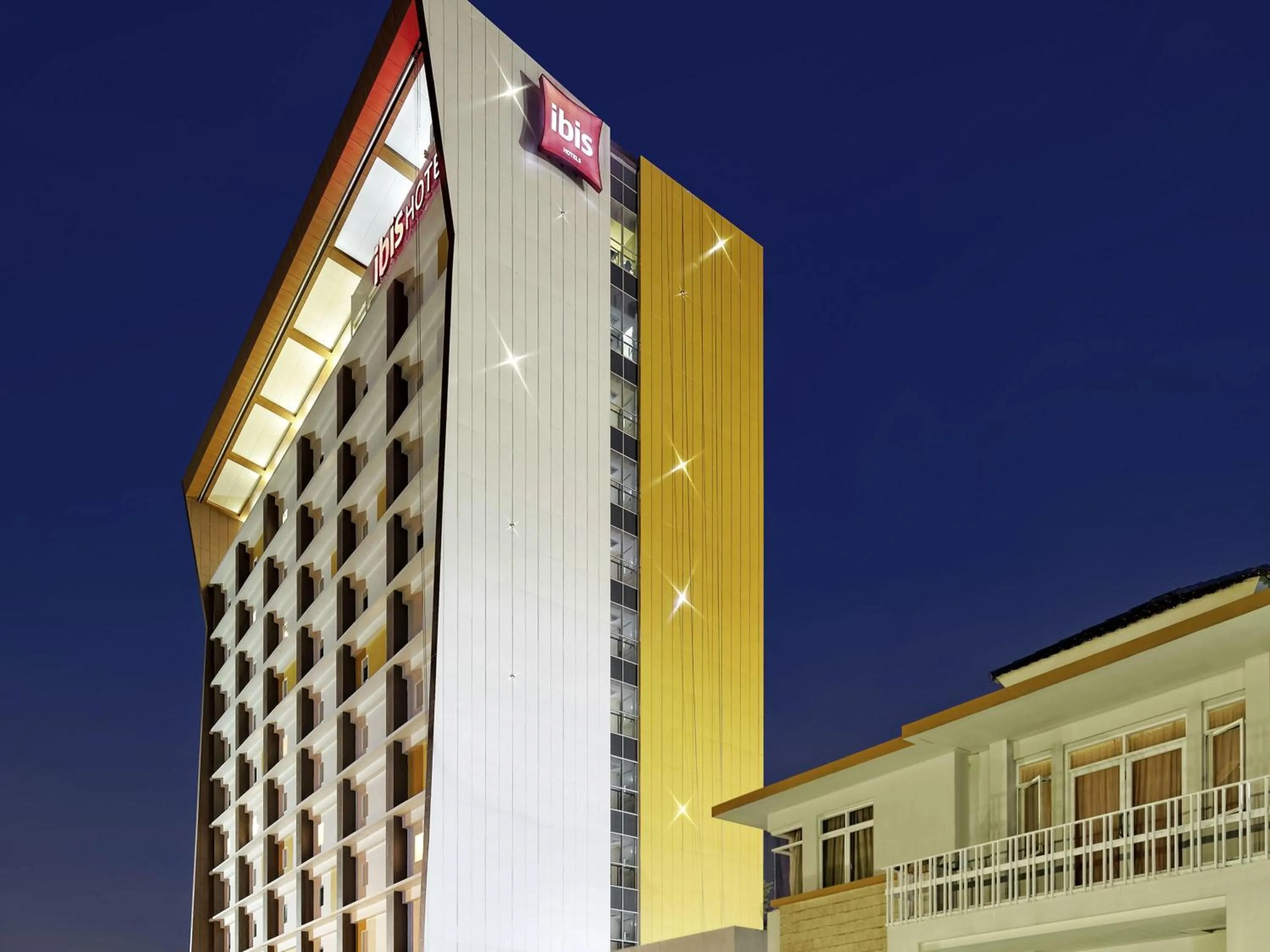 Property building in Ibis Padang