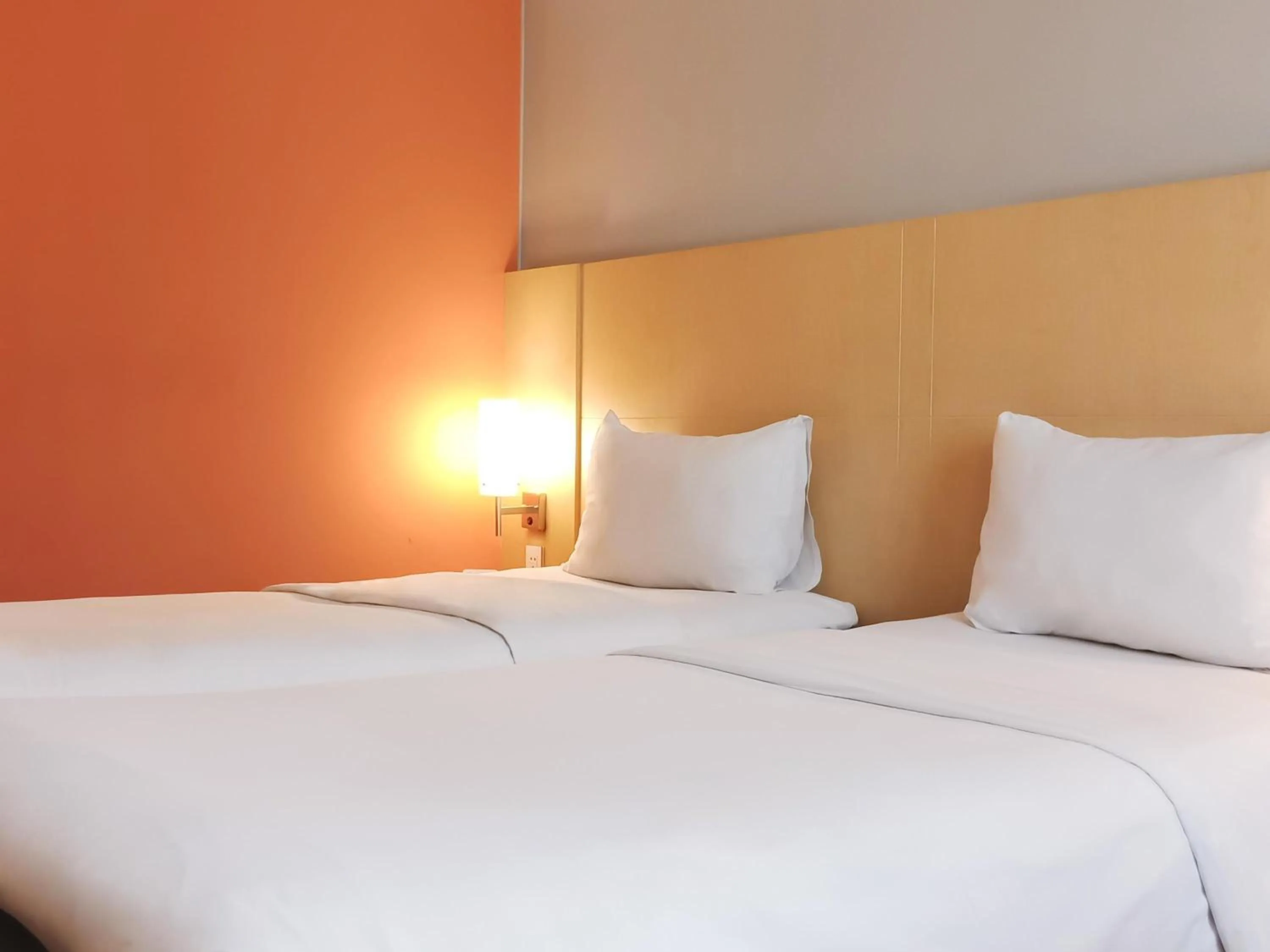 Bedroom, Bed in Ibis Padang