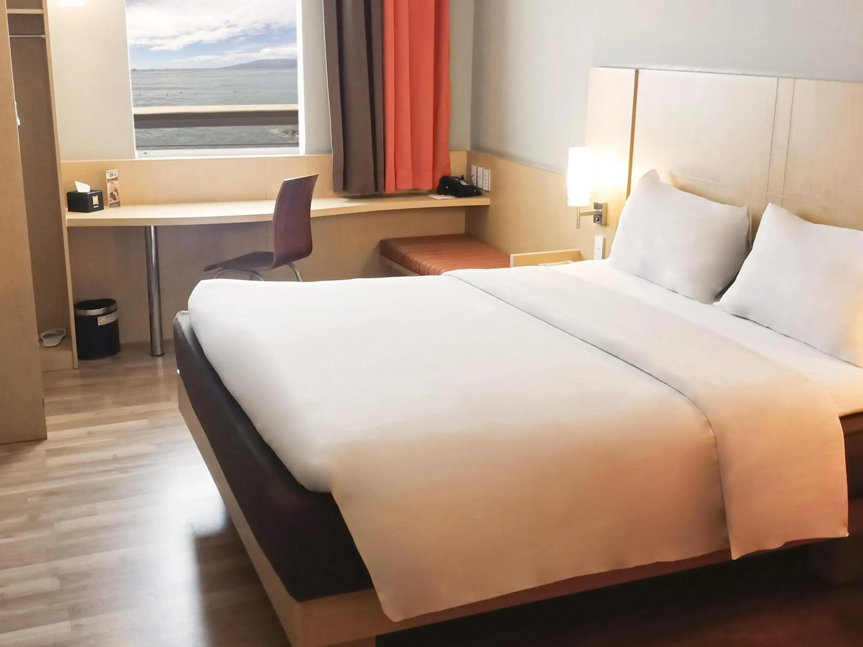 Standard Double Room with Mountain View in Ibis Padang Standard Double Room with Mountain View in Ibis Padang