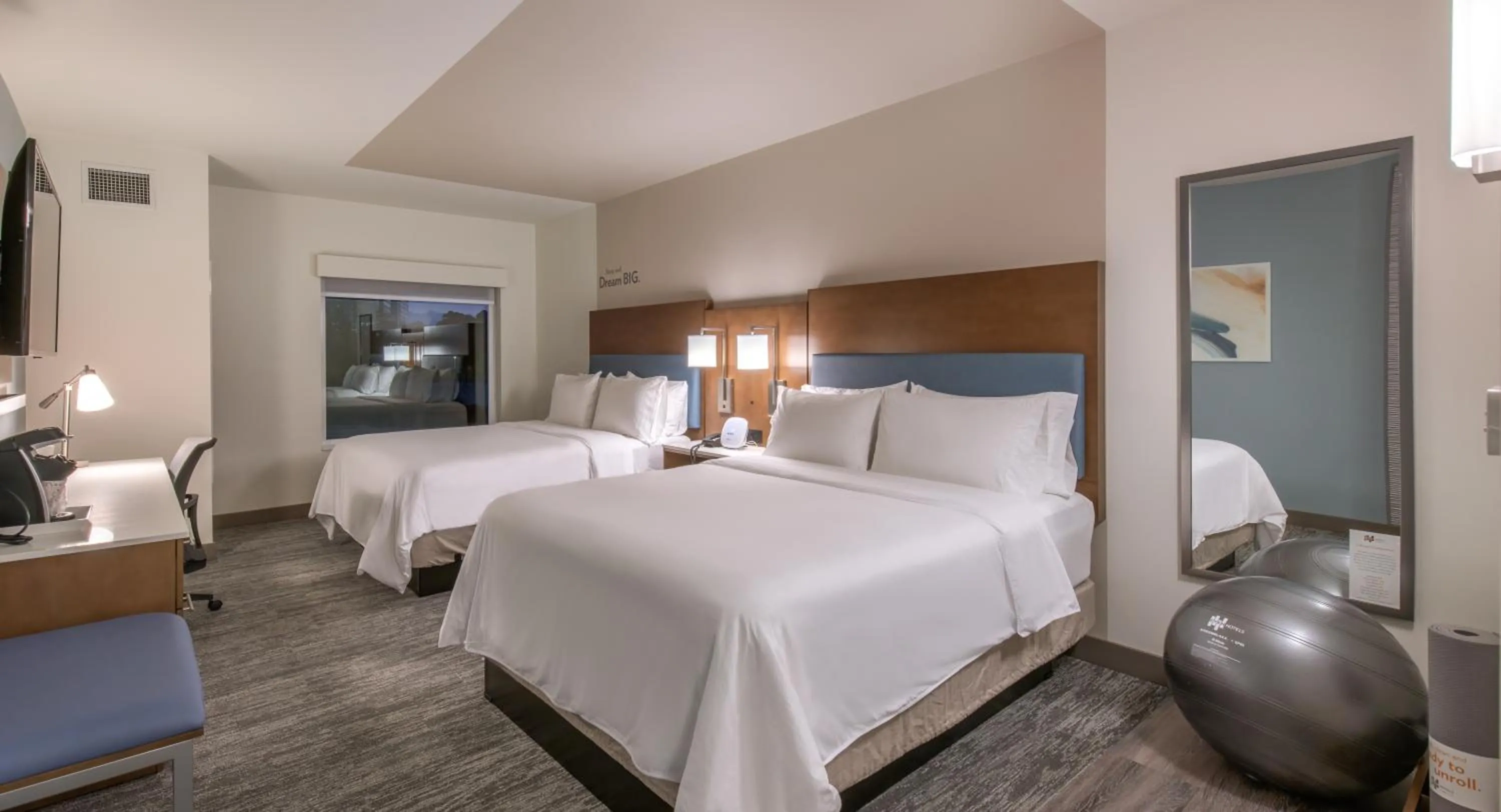 Guests, Bed in EVEN Hotel Atlanta - Cobb Galleria by IHG