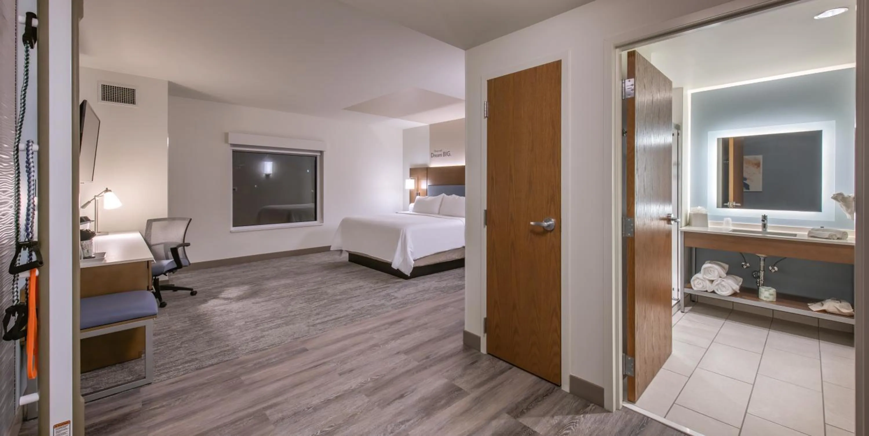 Guests, Bed in EVEN Hotel Atlanta - Cobb Galleria by IHG