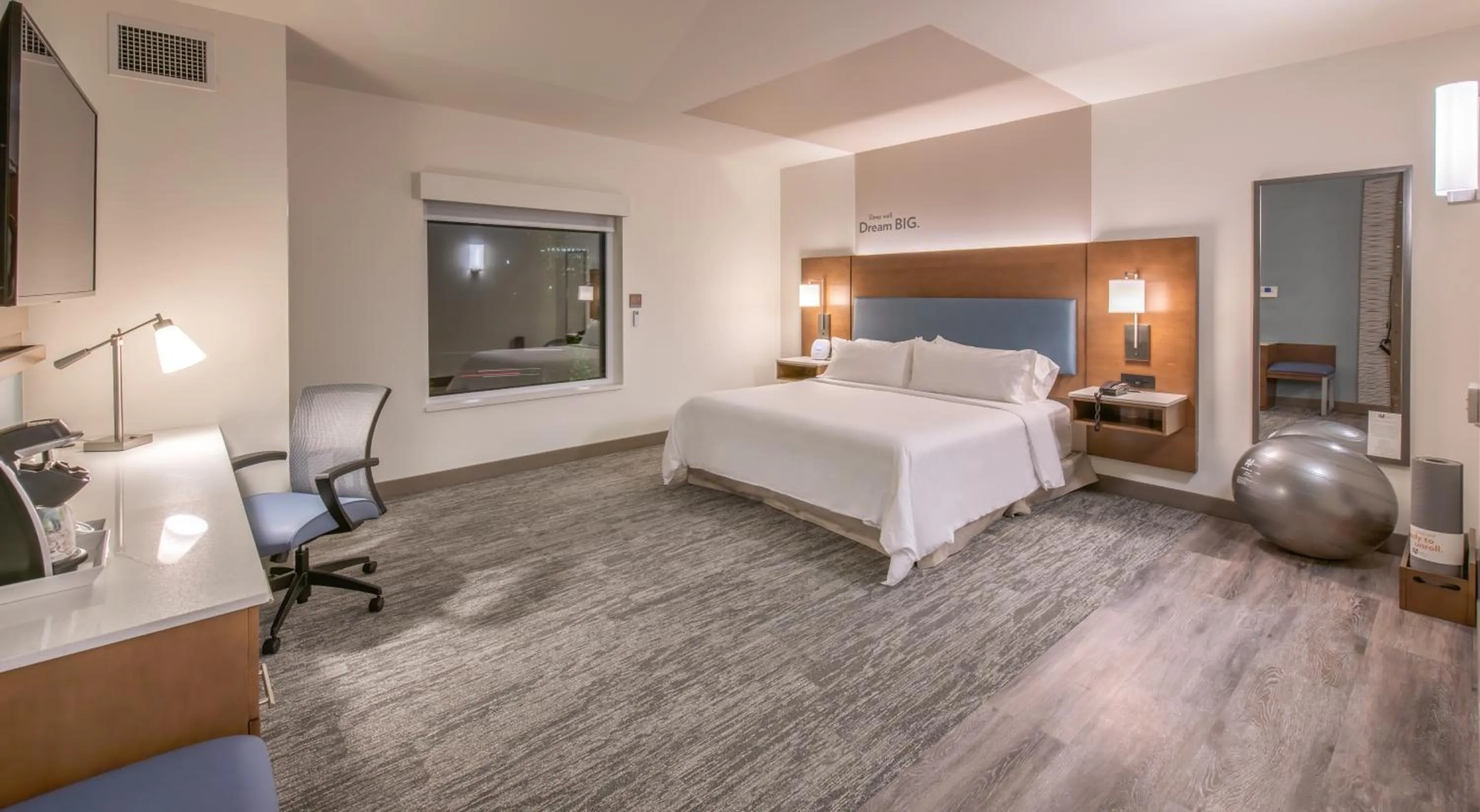 Guests, Bed in EVEN Hotel Atlanta - Cobb Galleria by IHG