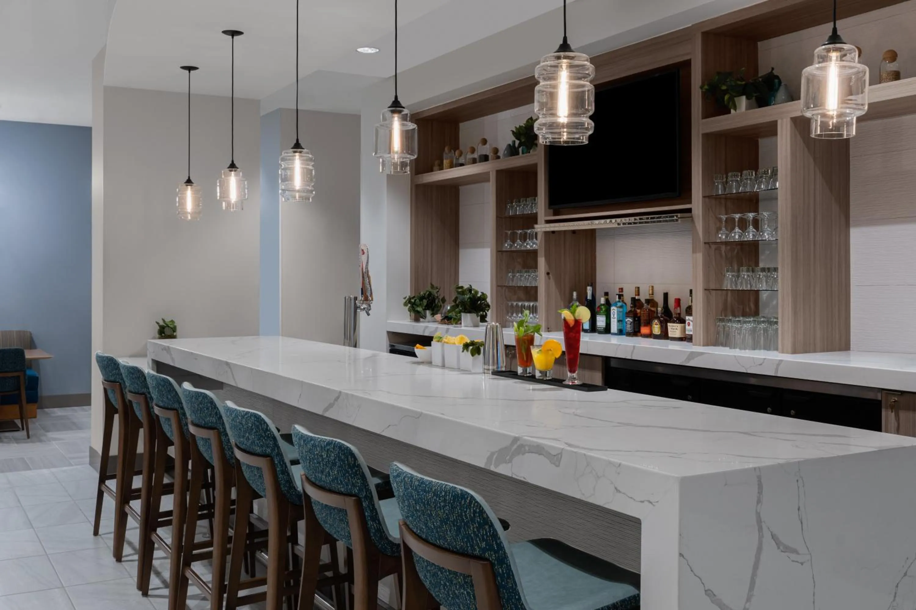 Lounge or bar in EVEN Hotel Atlanta - Cobb Galleria by IHG