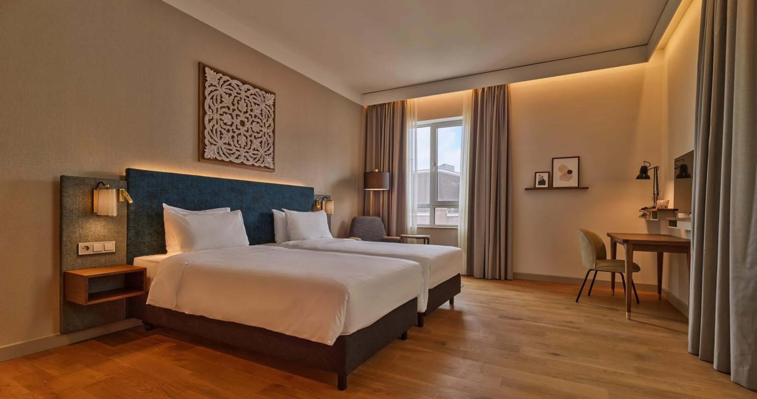 Photo of the whole room, Bed in voco The Hague by IHG