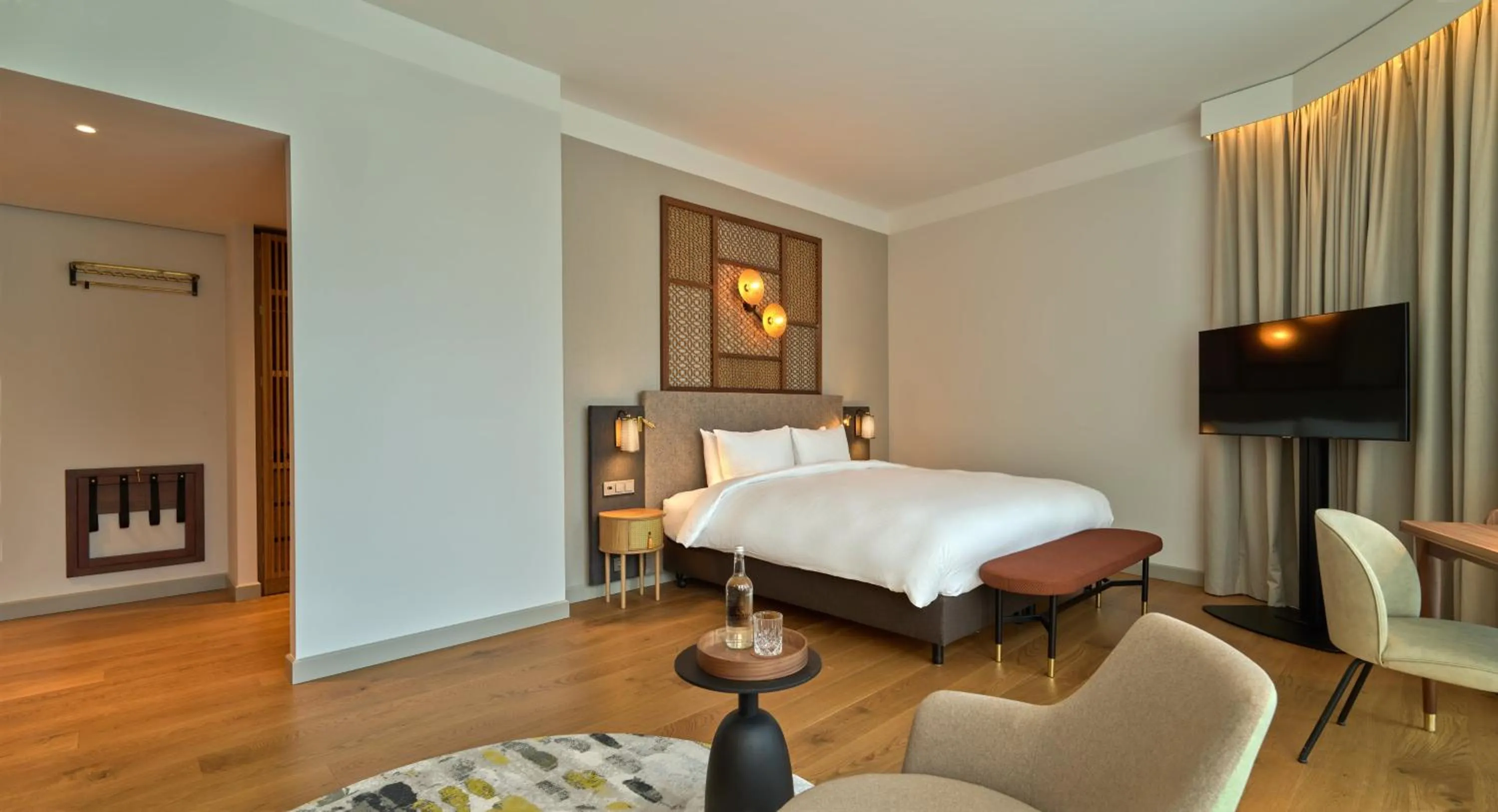 Photo of the whole room, Bed in voco The Hague by IHG