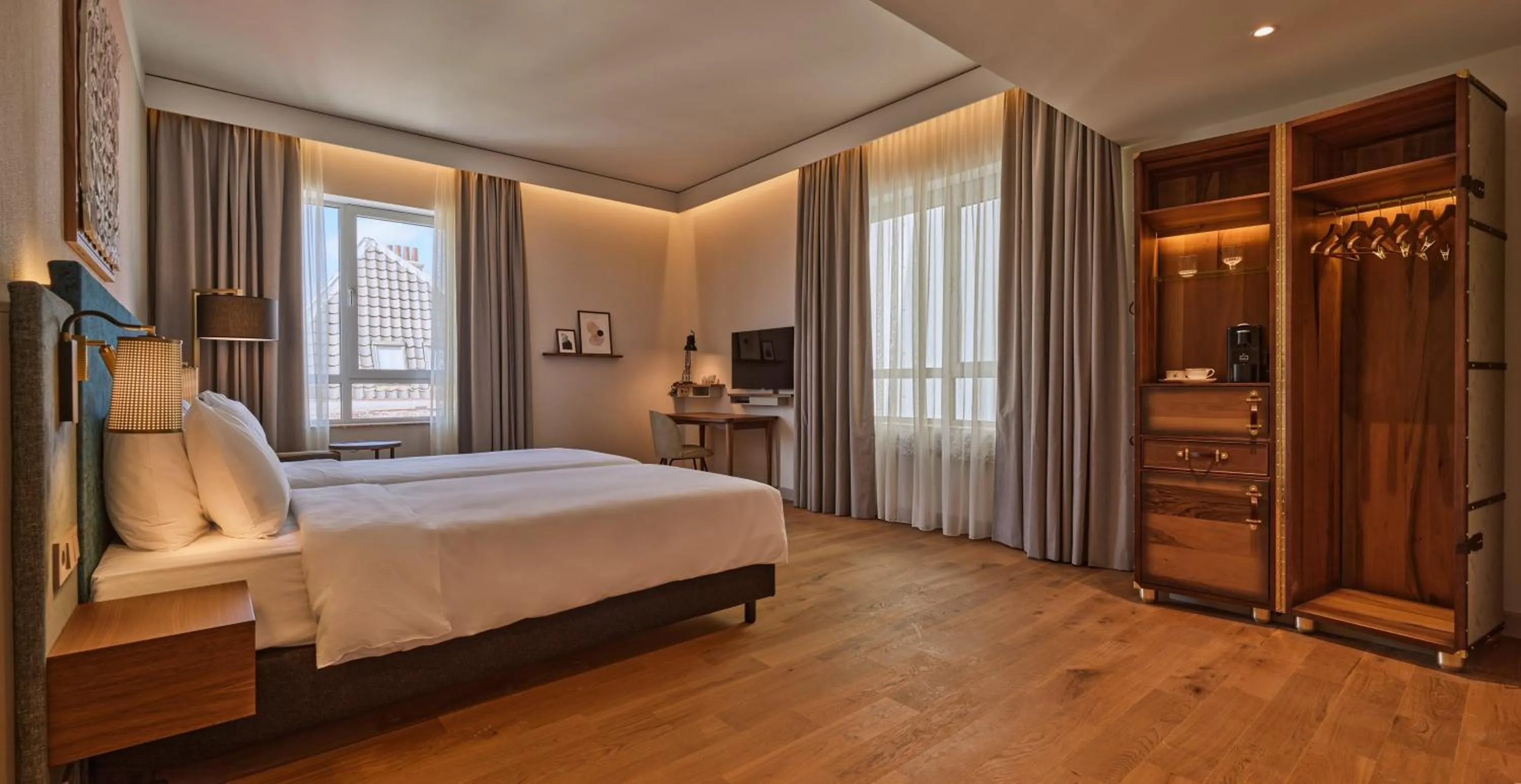 Photo of the whole room, Bed in voco The Hague by IHG