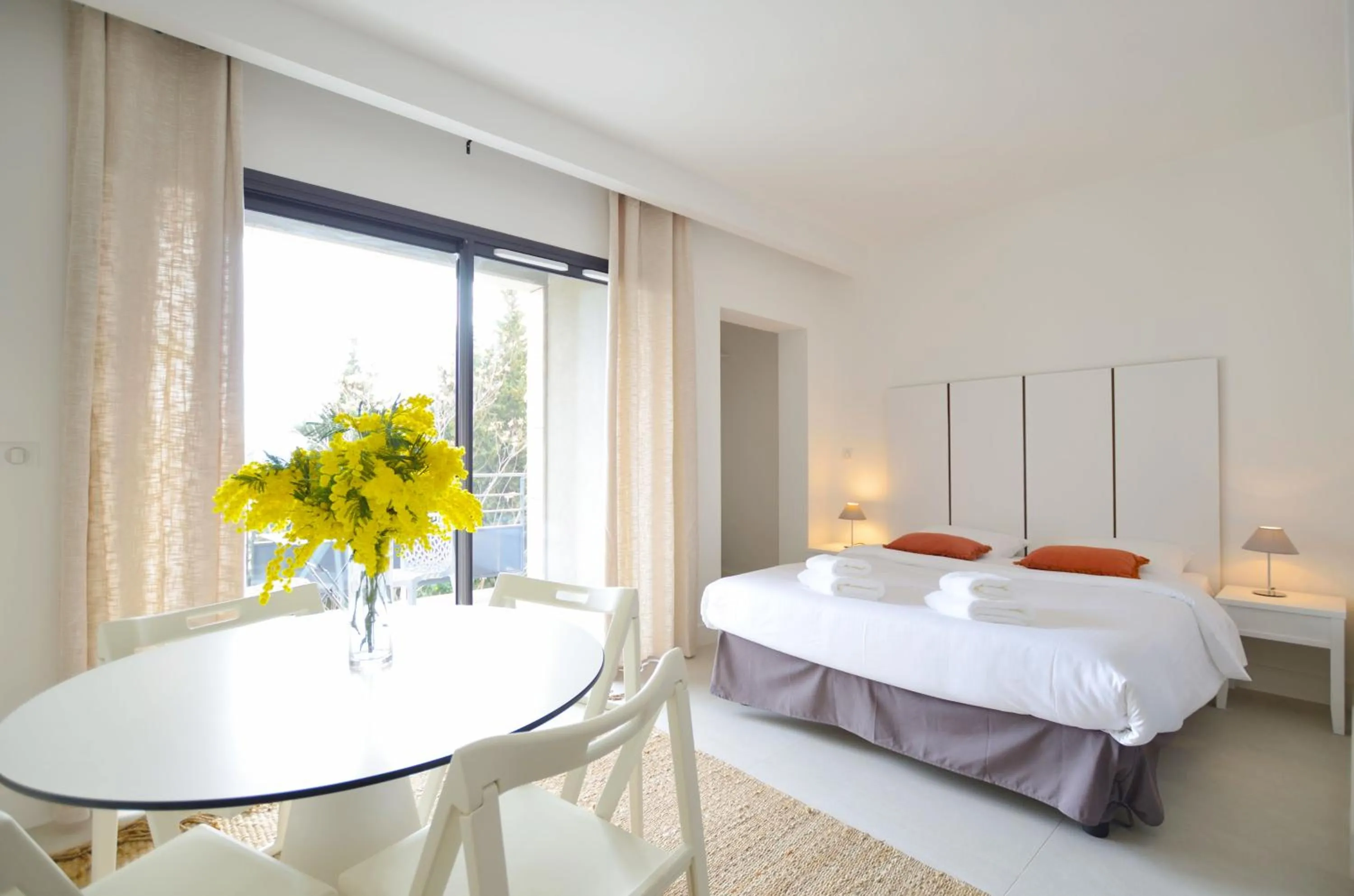 Photo of the whole room, Bed in La Perle d'Eze - Aparthotel