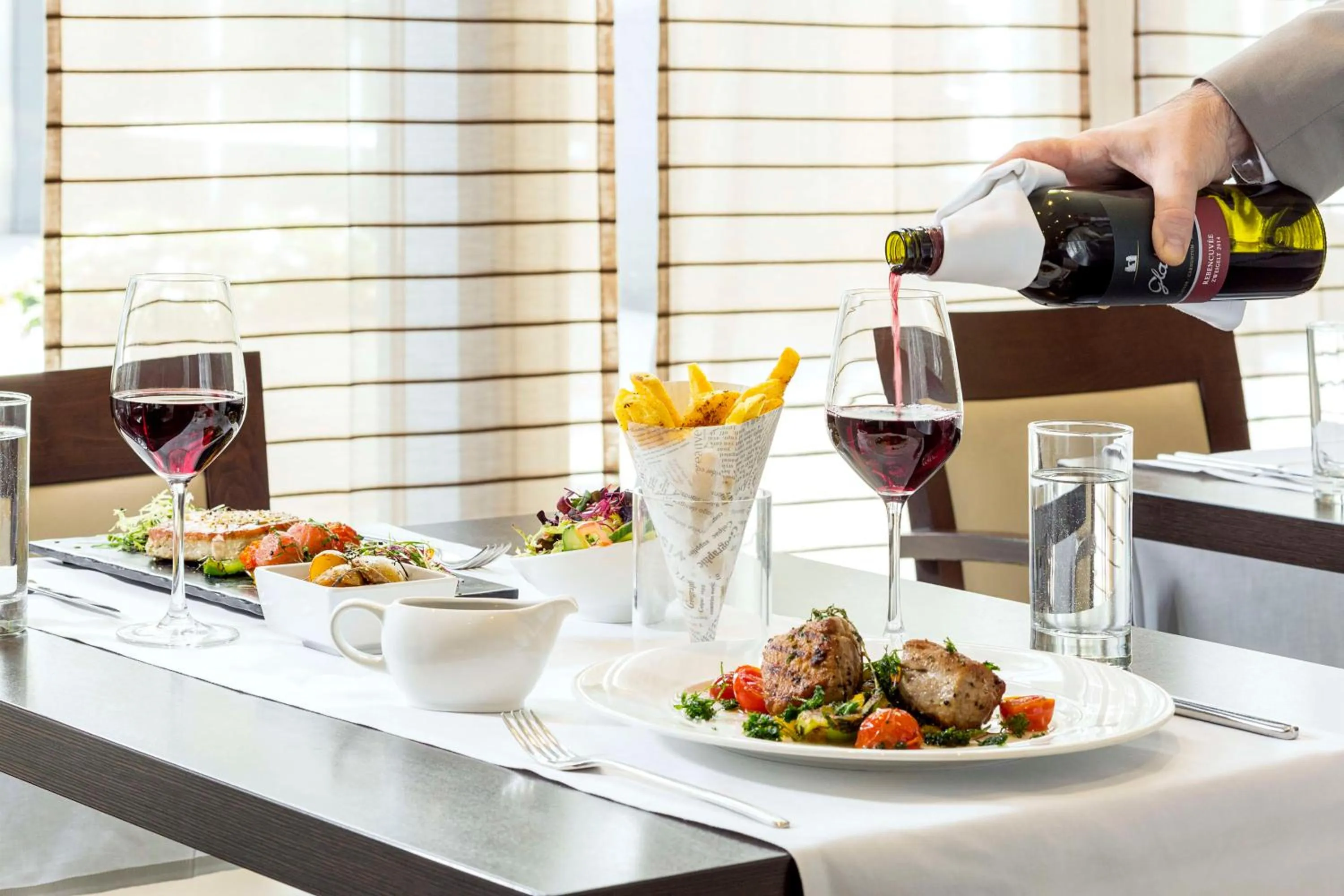 Restaurant/places to eat in NH Danube City