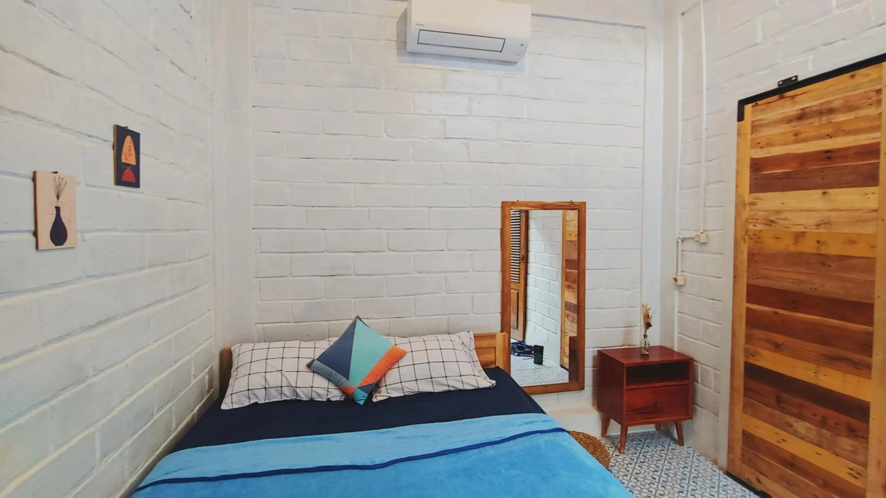 Property building, Bed in KALINDA HOMEY