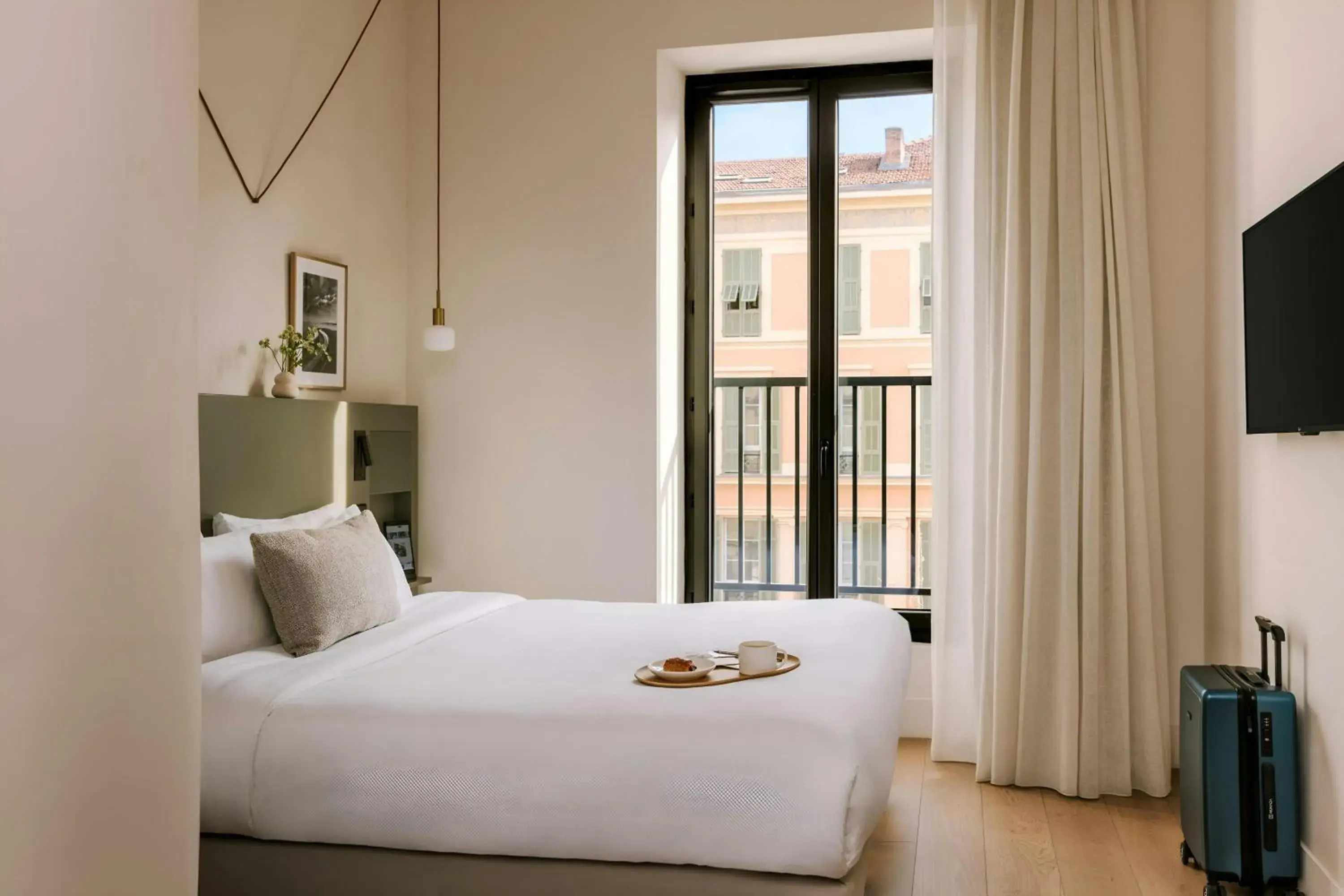 Superior Queen Room in Yelo Jean Médecin Hotel, Sonder by Marriott Bonvoy Superior Queen Room in Yelo Jean Médecin Hotel, Sonder by Marriott Bonvoy