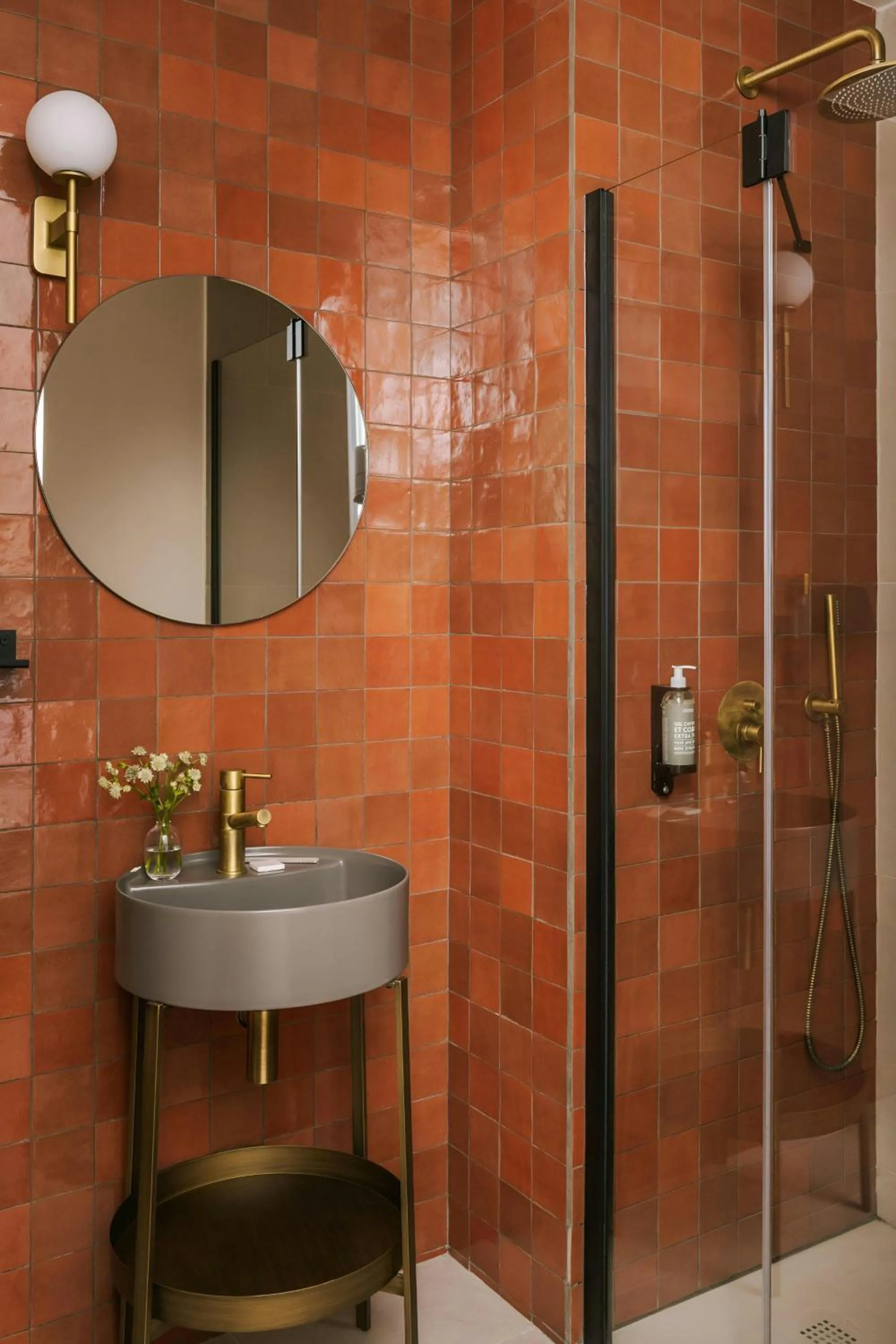Bathroom in Yelo Jean Médecin Hotel, Sonder by Marriott Bonvoy