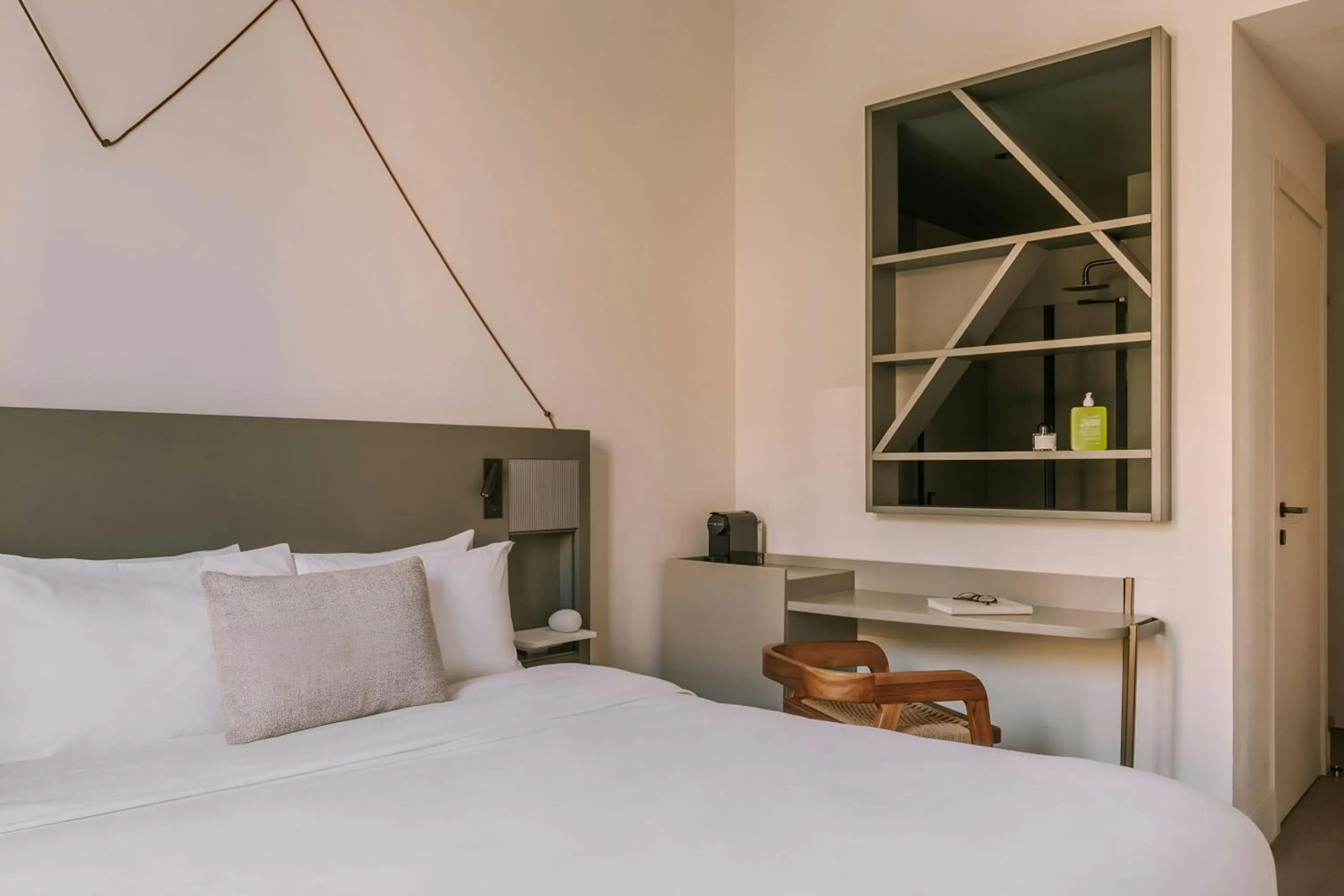 Bedroom, Bed in Yelo Jean Médecin Hotel, Sonder by Marriott Bonvoy