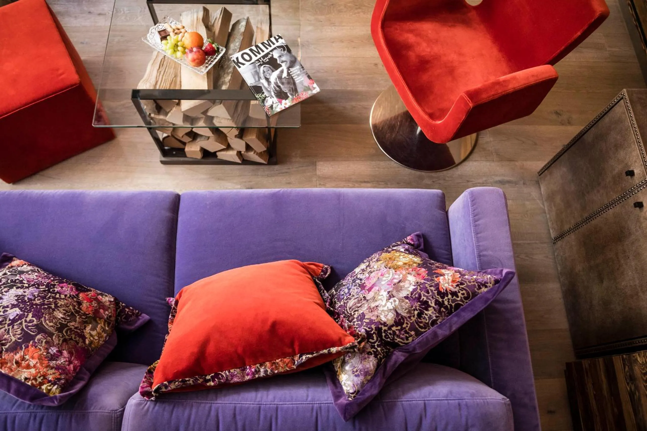 Photo of the whole room in eva,VILLAGE