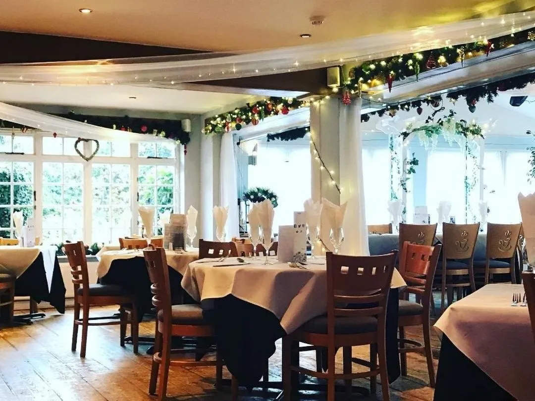 Dining area in The WatersEdge, Canal Cottages