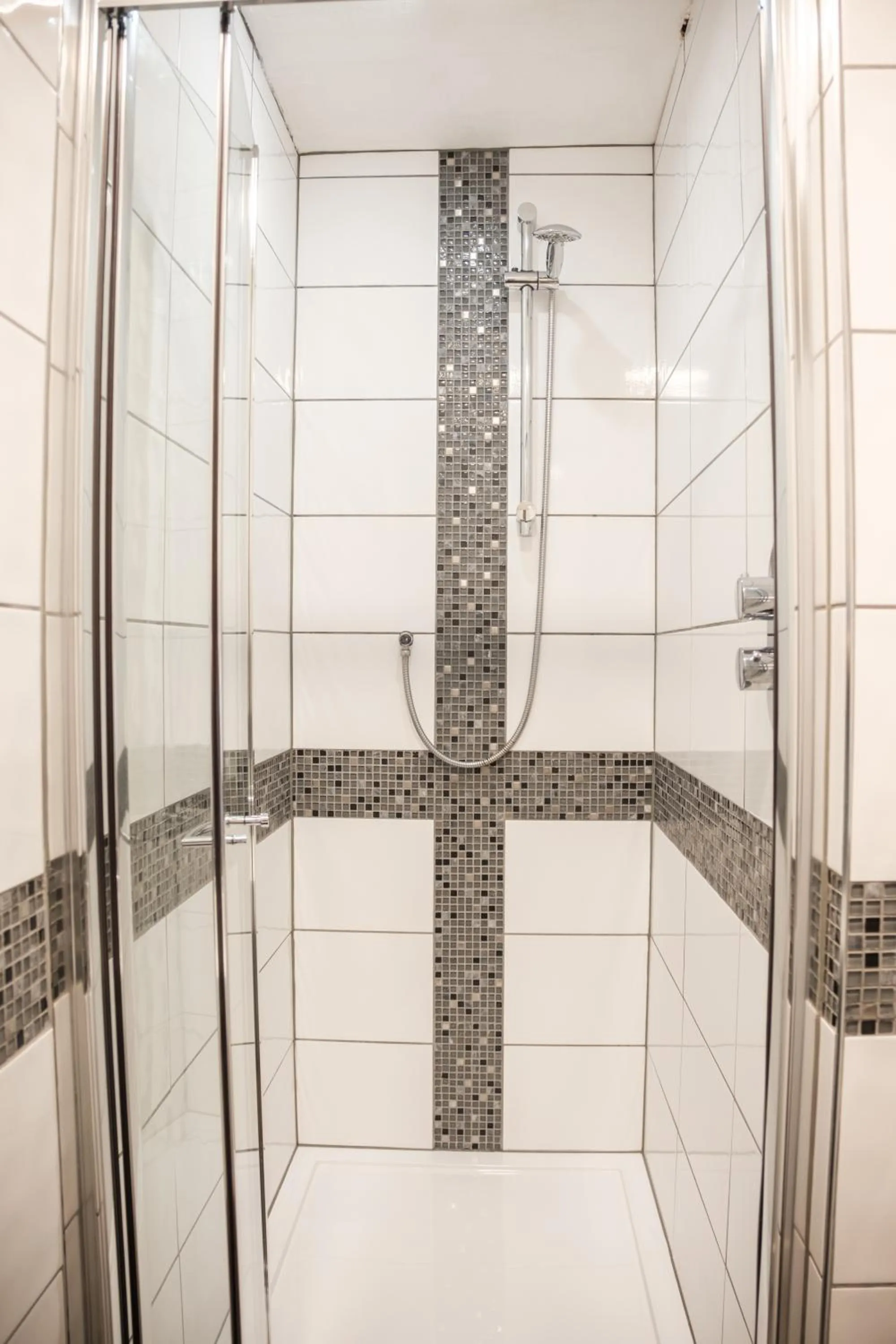 Shower in Mullions 51 B&B