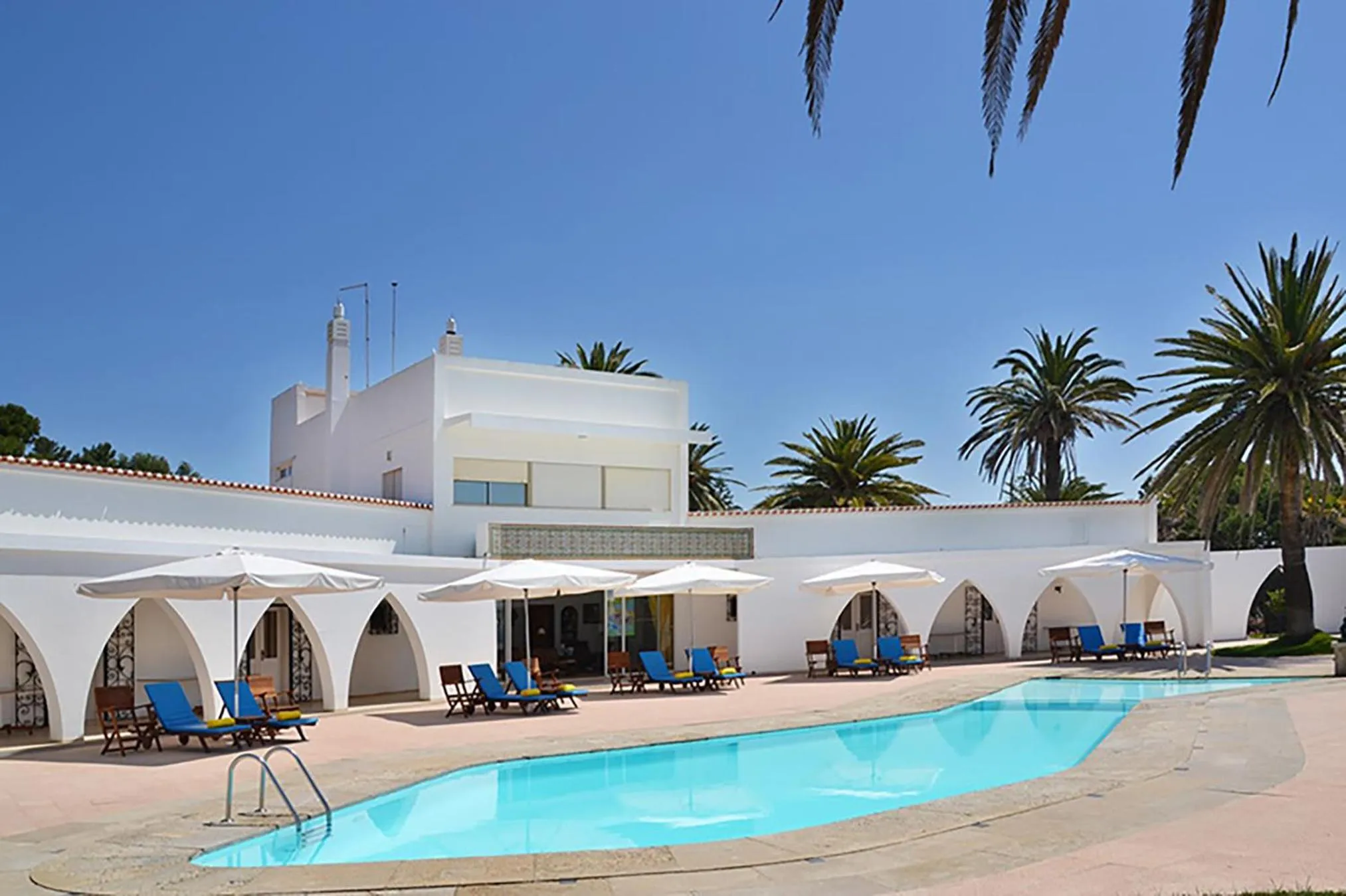 Property building in Casa Três Palmeiras