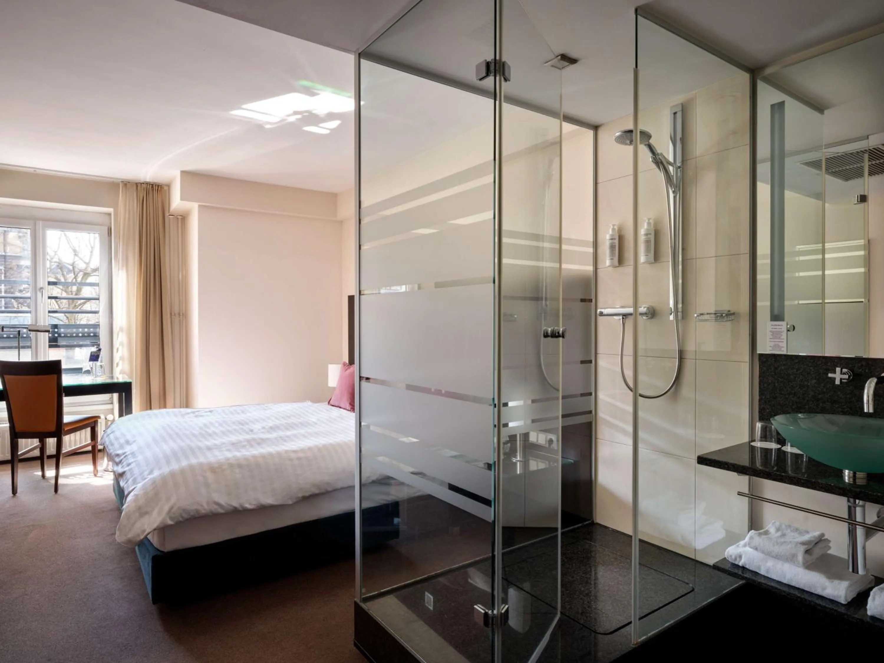 Bathroom in Flemings Hotel Wien-Stadthalle