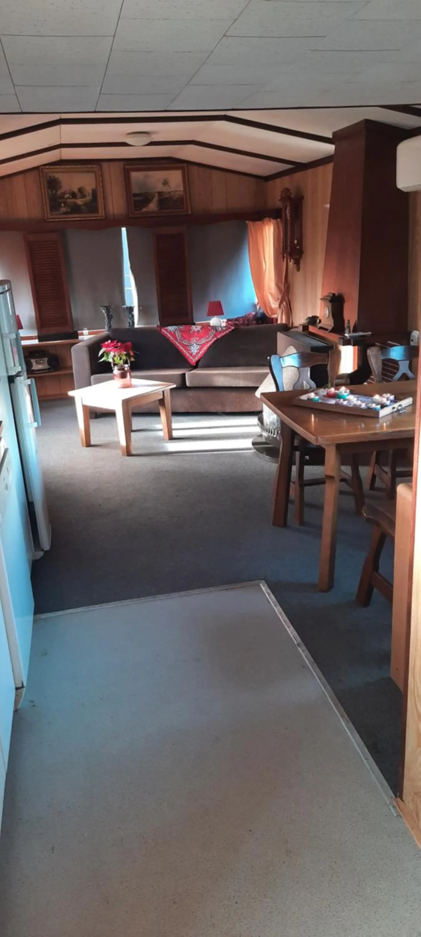 Unieke vriendenkamer met bedstedes tot 11 personen en 2 rustig gelegen chalets 2 en 4 persoons te huur!