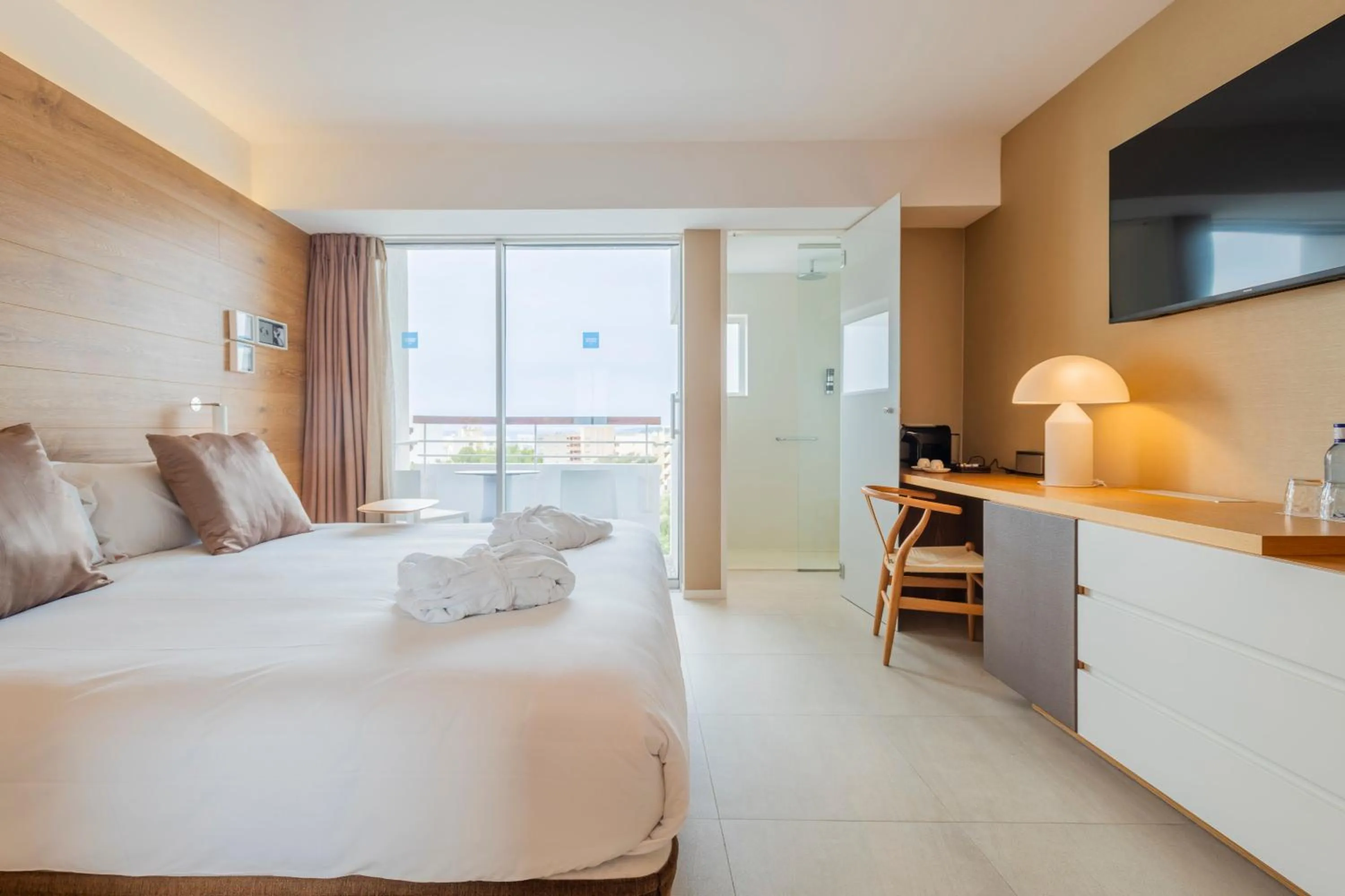 Bedroom, Bed in Leonardo Boutique Hotel Mallorca Port Portals - Adults only