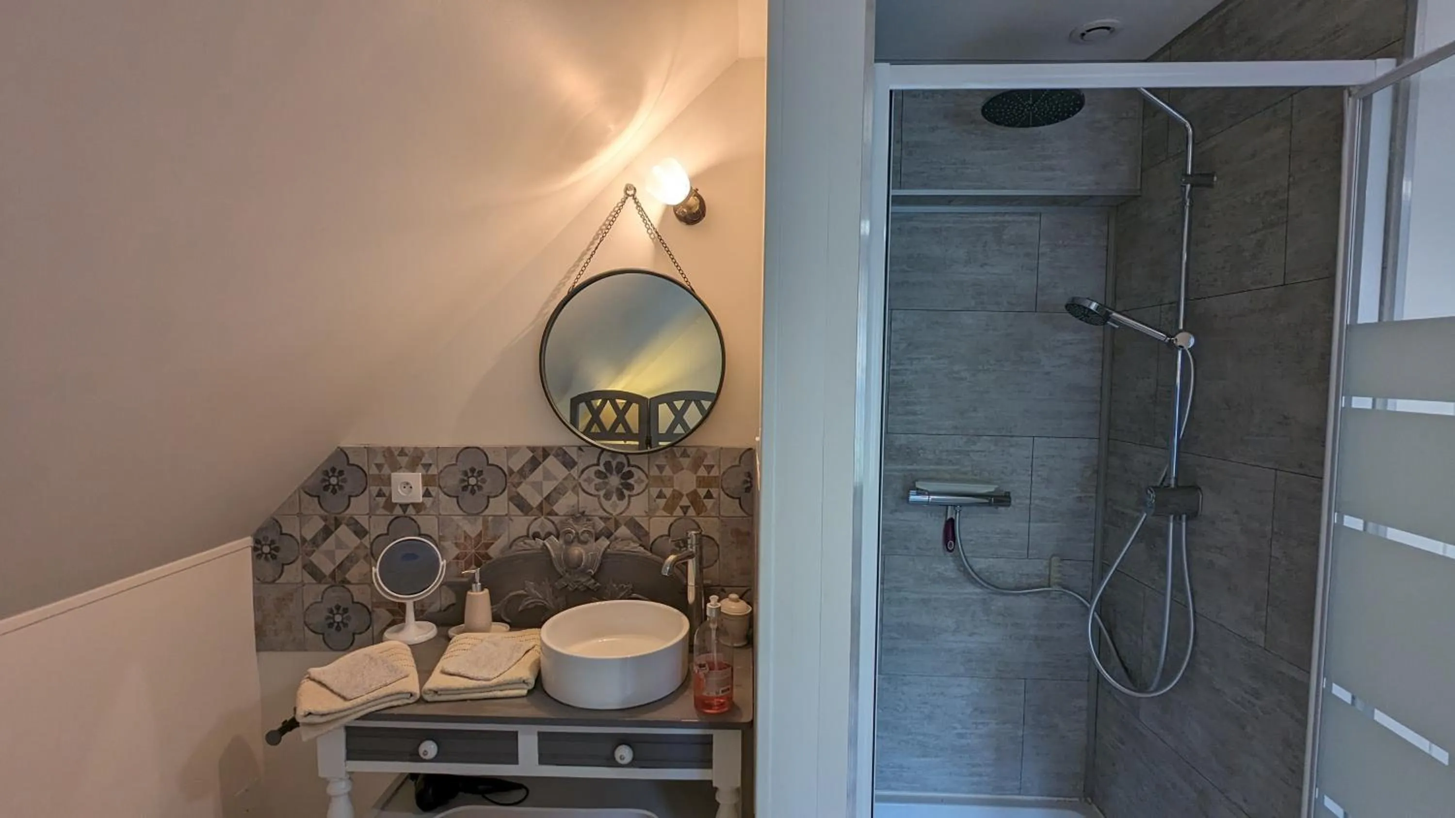 Shower in Au Bonheur de Cisse