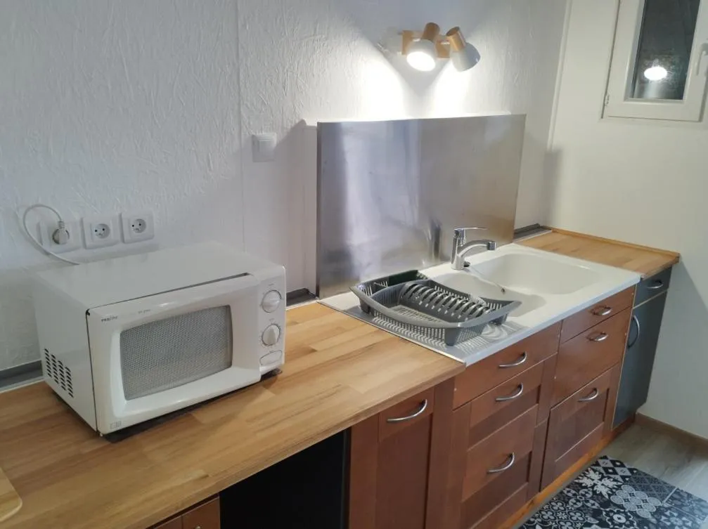 Kitchen or kitchenette in Au Bonheur de Cisse