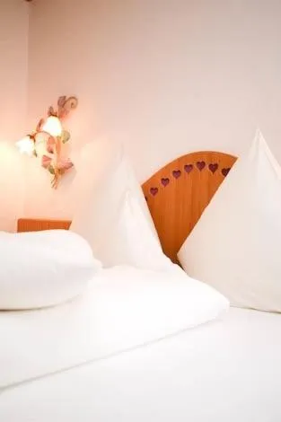 Bedroom, Bed in Hotel Restaurant Rengser Mühle