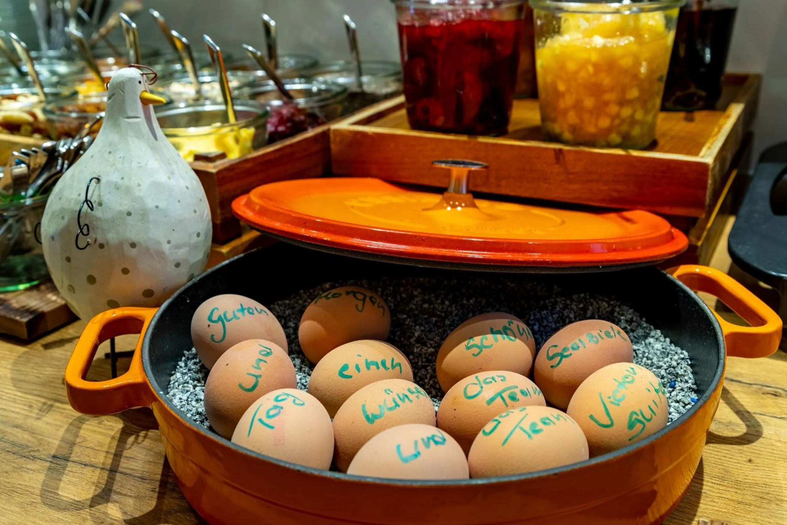 Restaurant/places to eat in Victoria Suites