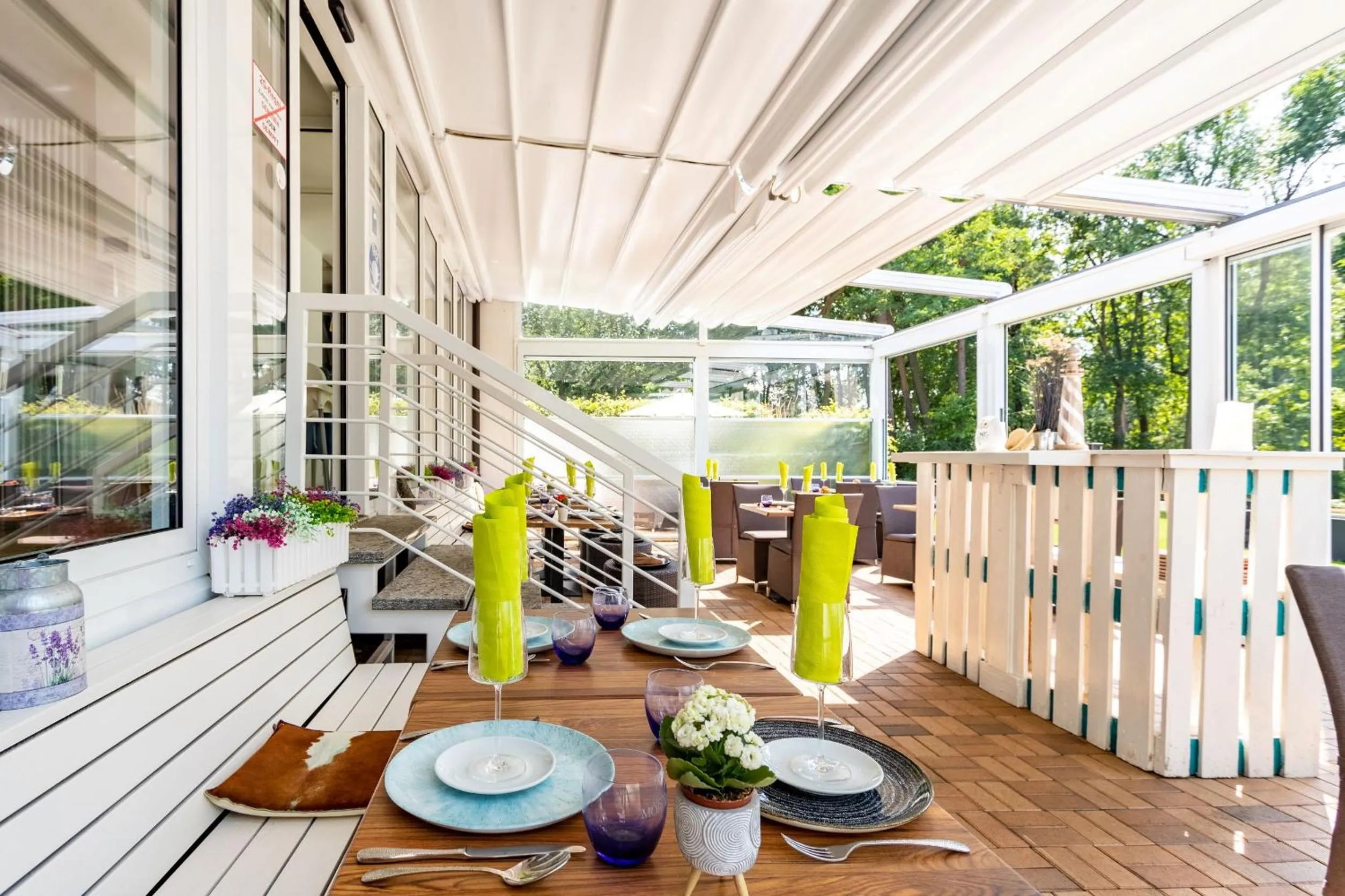 Restaurant/places to eat in Victoria Suites