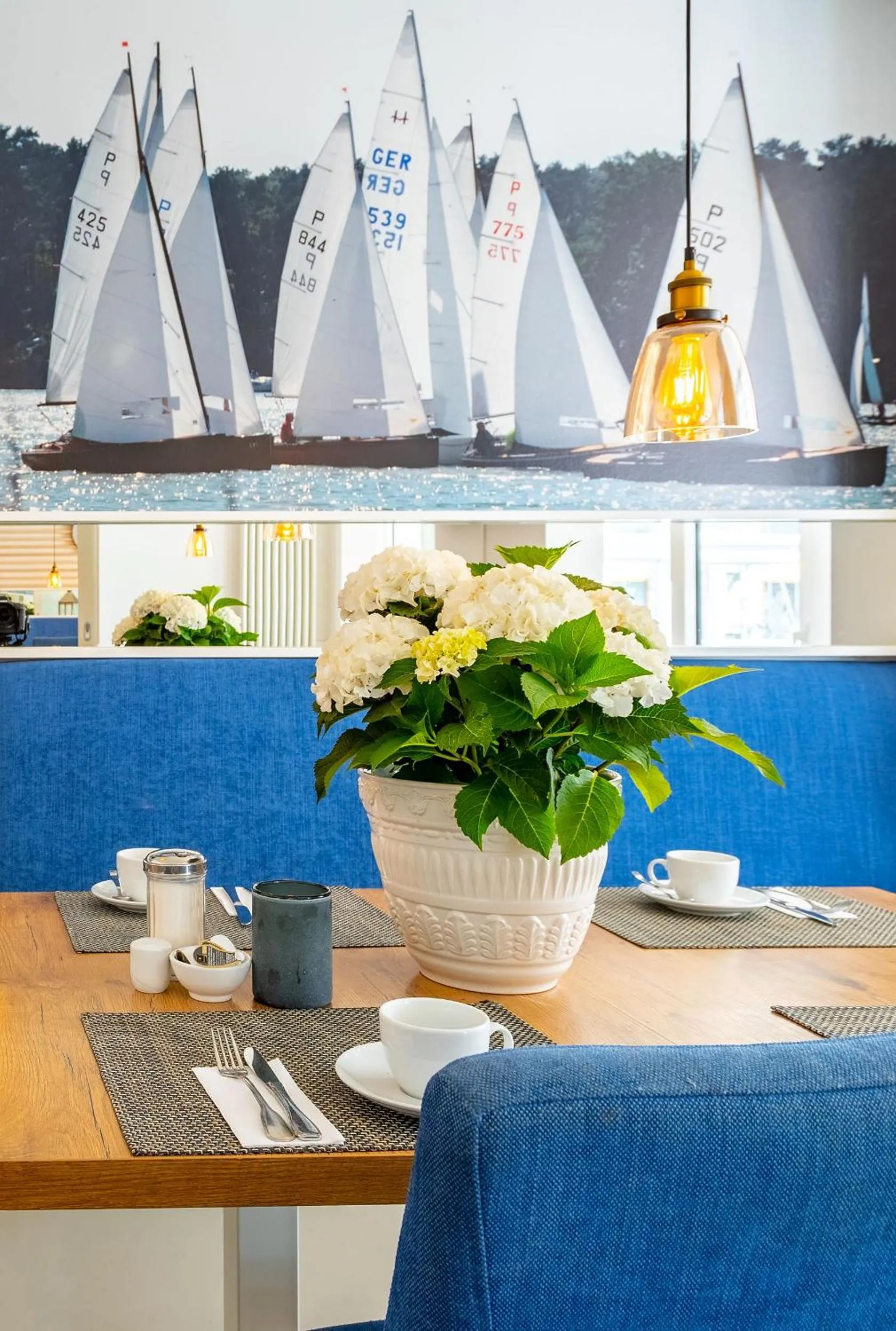 Restaurant/places to eat in Victoria Suites